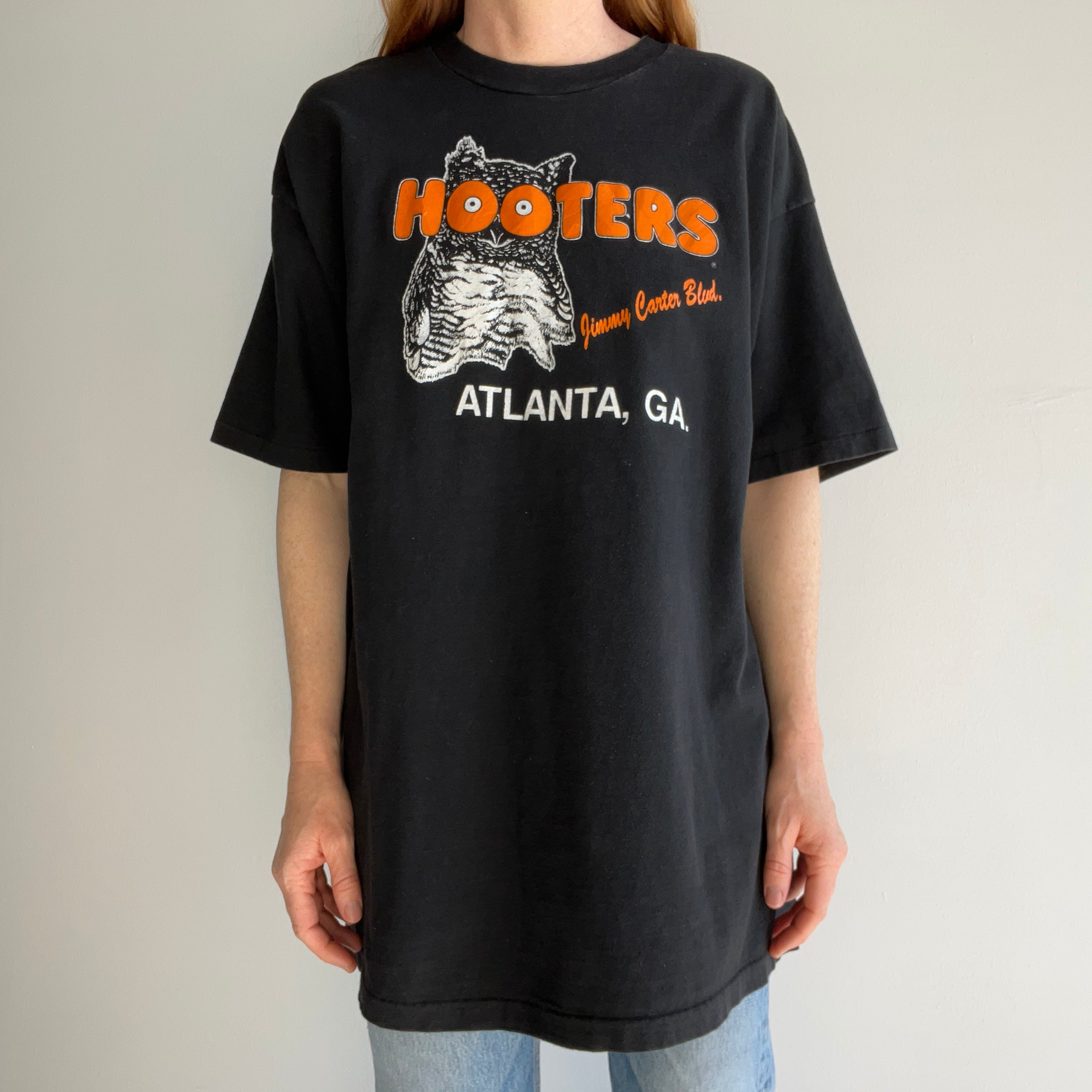 1990s Hooters Long T-Shirt - Barely Worn, but has a Hole