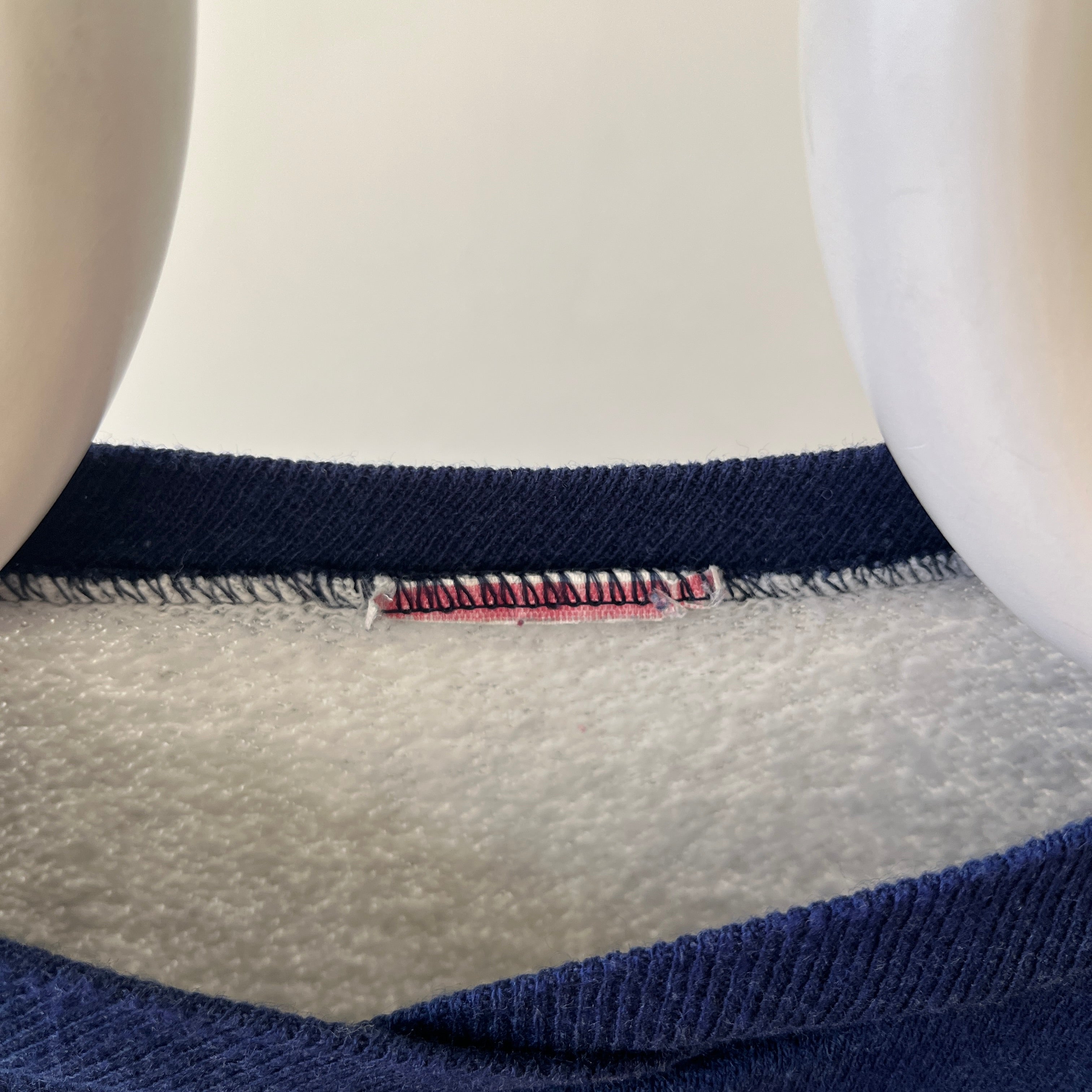 00s Heavy Weight Blank Black Sweatshirt par FOTL - Structuré