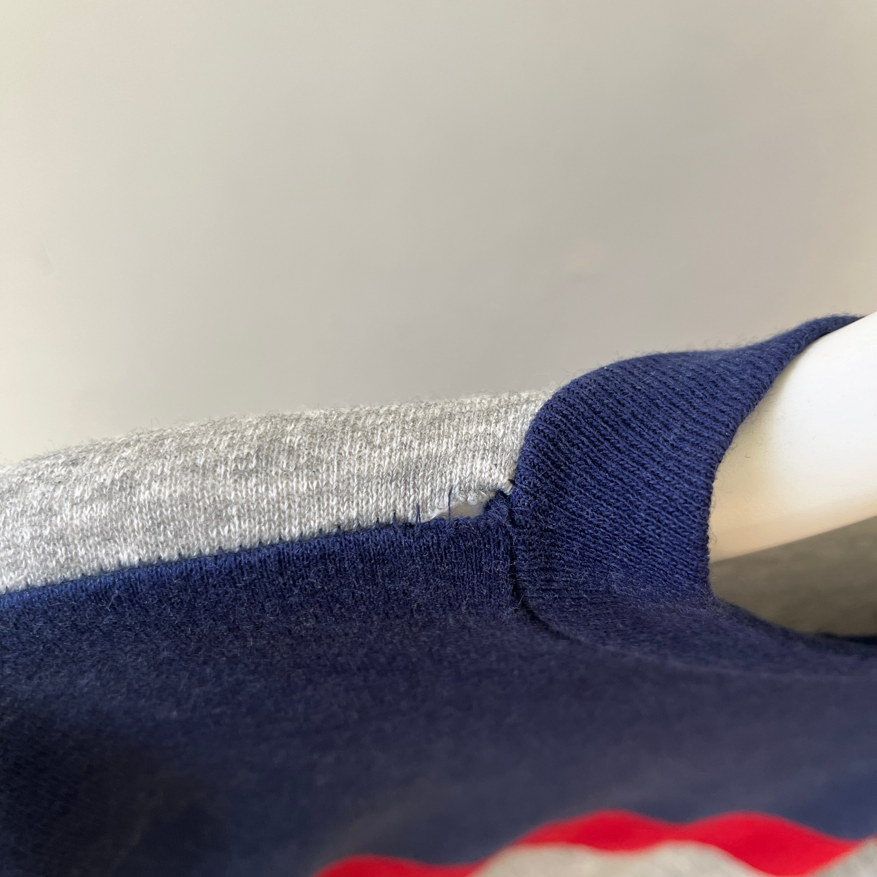 00s Heavy Weight Blank Black Sweatshirt par FOTL - Structuré