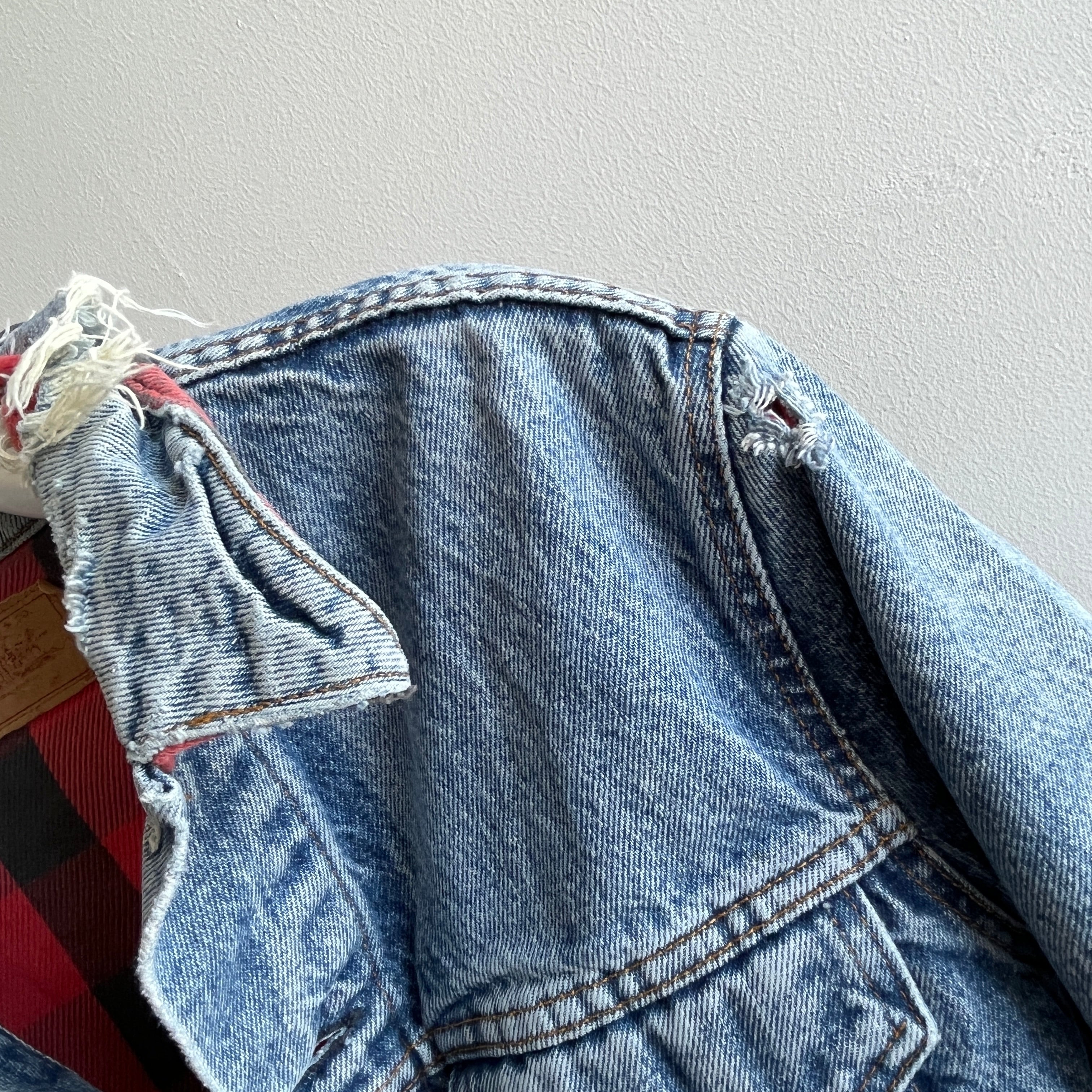 1990s Beautifully Beat Up Buffalo Plaid Cotton Lined Levi's Trucker Denim Jean Jacket