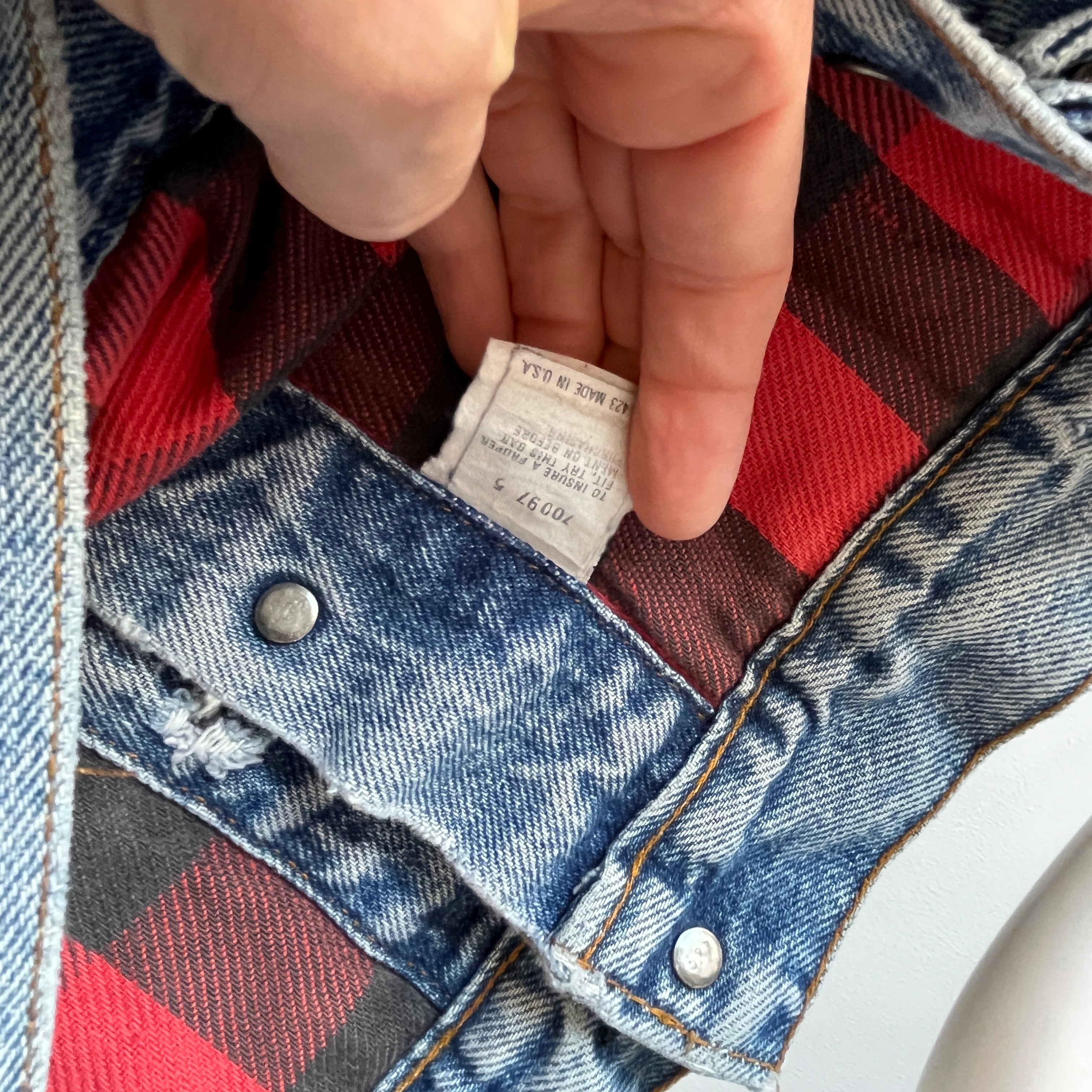 1990s Beautifully Beat Up Buffalo Plaid Cotton Lined Levi's Trucker Denim Jean Jacket