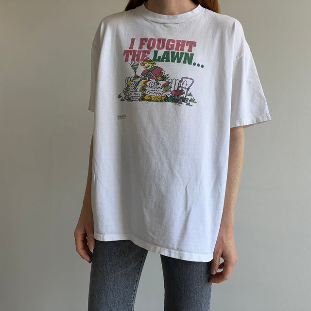 1990s I Fought The Lawn and The Lawn One - Shoebox Cartoon T-Shirt