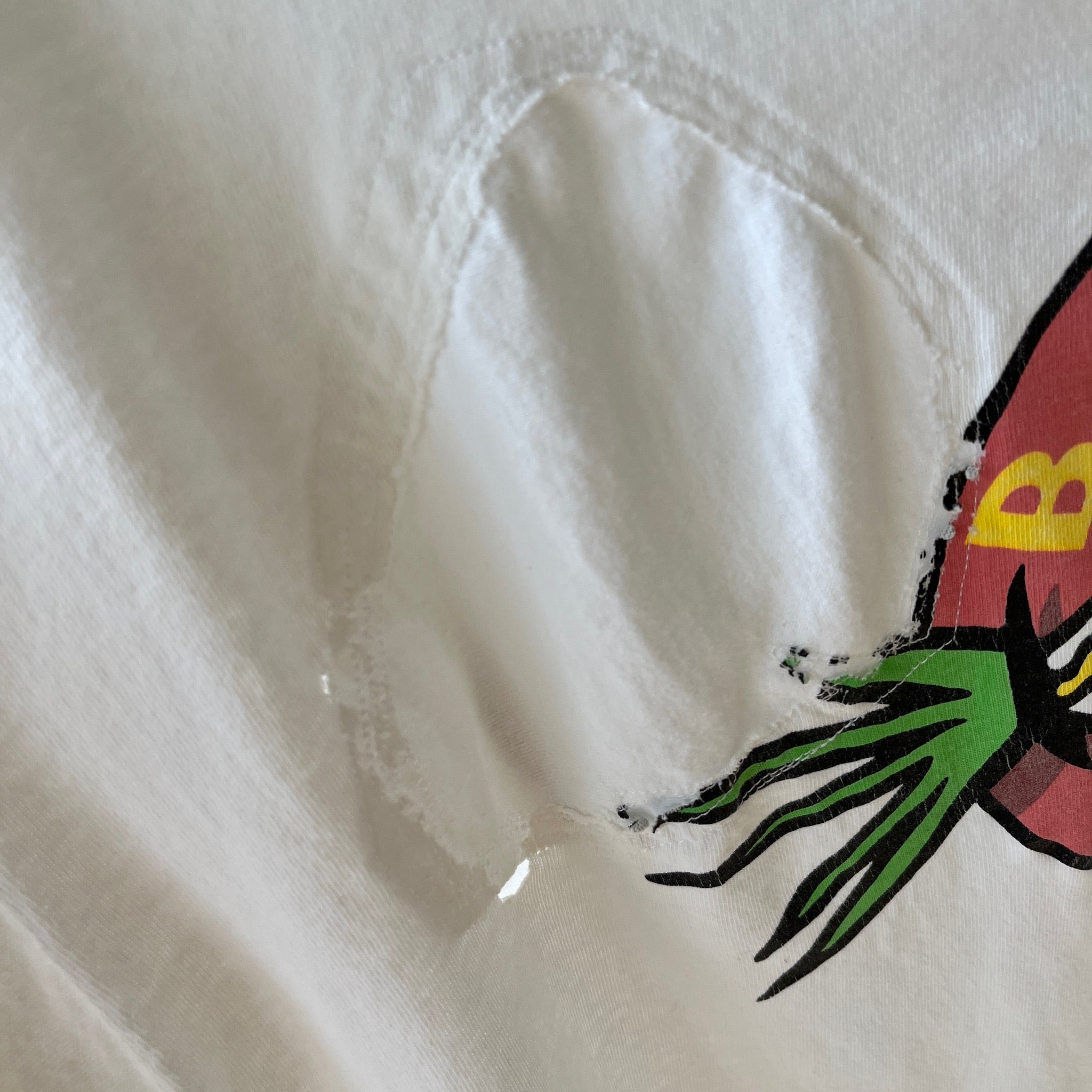 1990s MTV Beach TV with Great 90s Content on the Backside and Mending