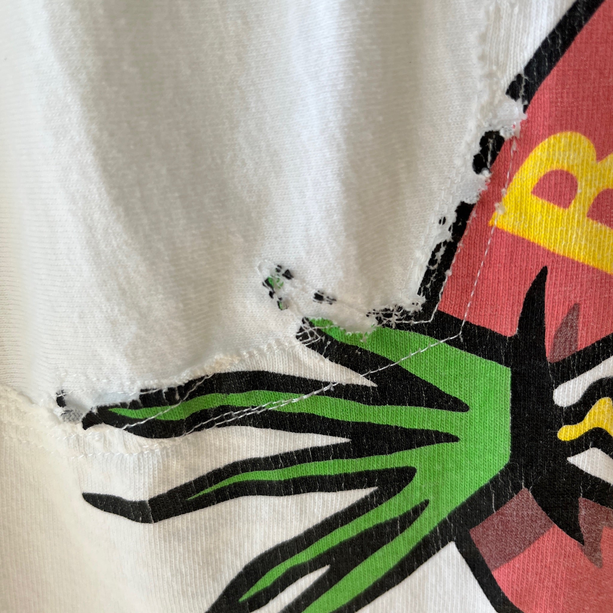 1990s MTV Beach TV with Great 90s Content on the Backside and Mending