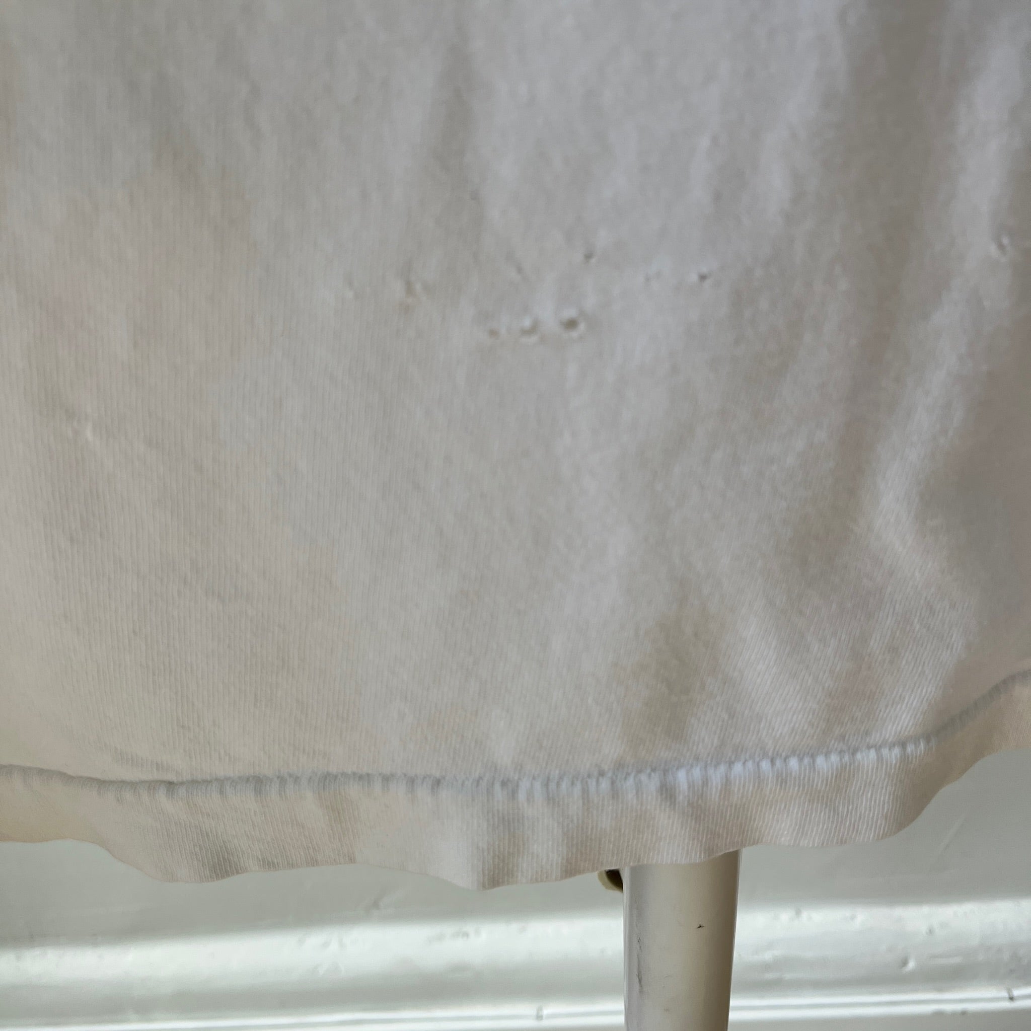 1990s MTV Beach TV with Great 90s Content on the Backside and Mending