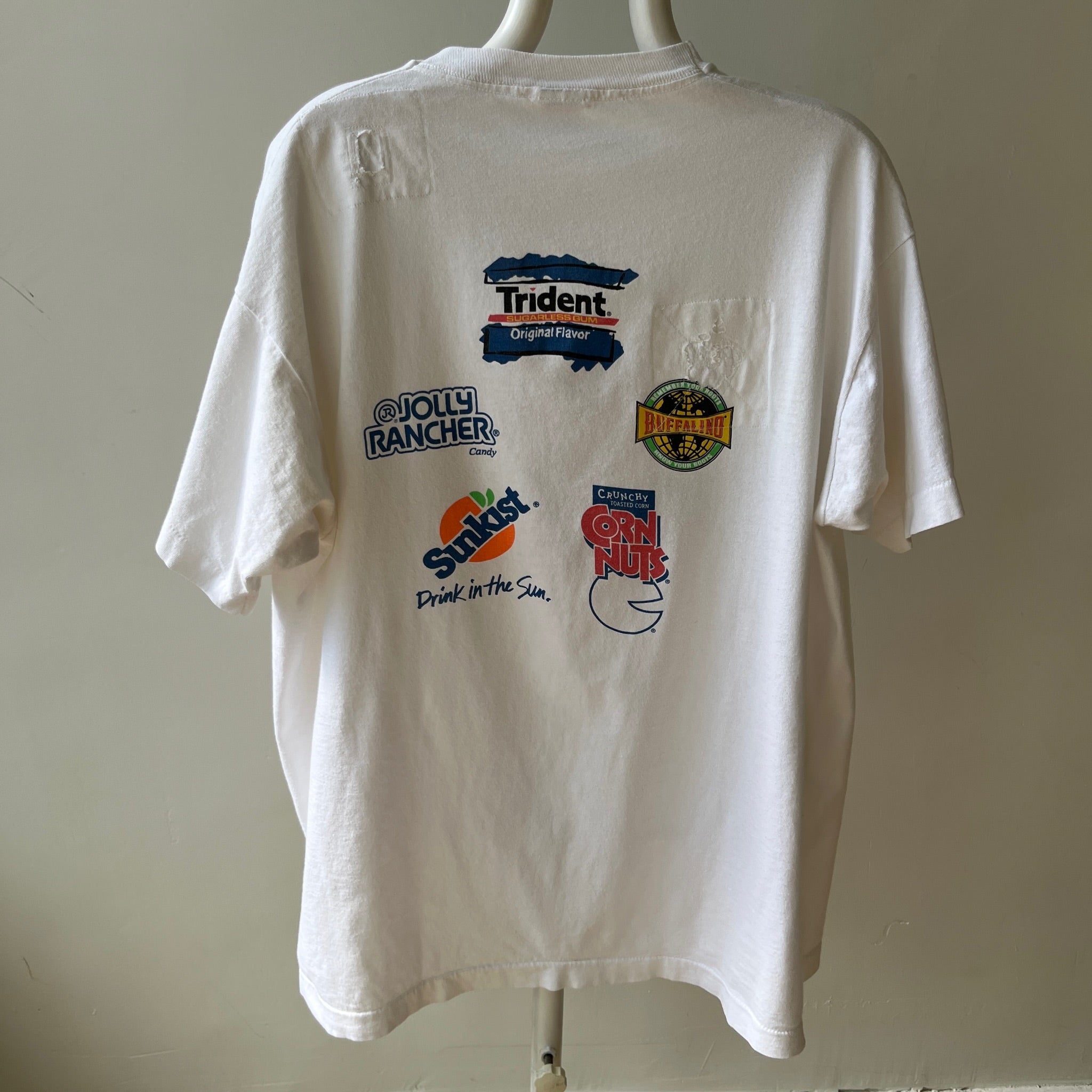 1990s MTV Beach TV with Great 90s Content on the Backside and Mending