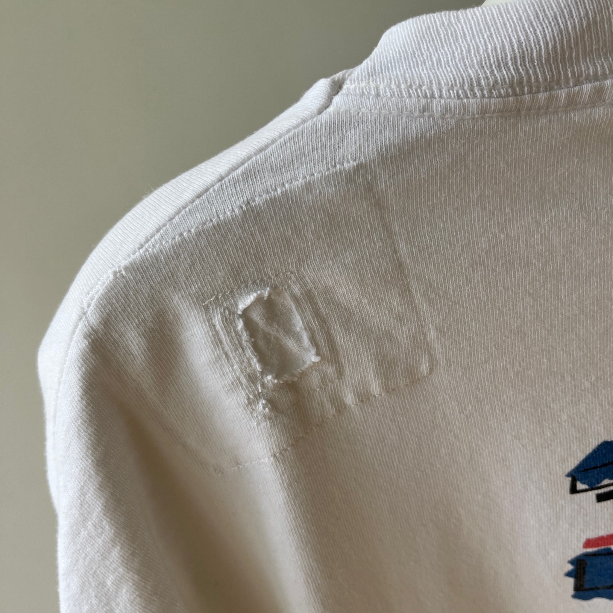 1990s MTV Beach TV with Great 90s Content on the Backside and Mending