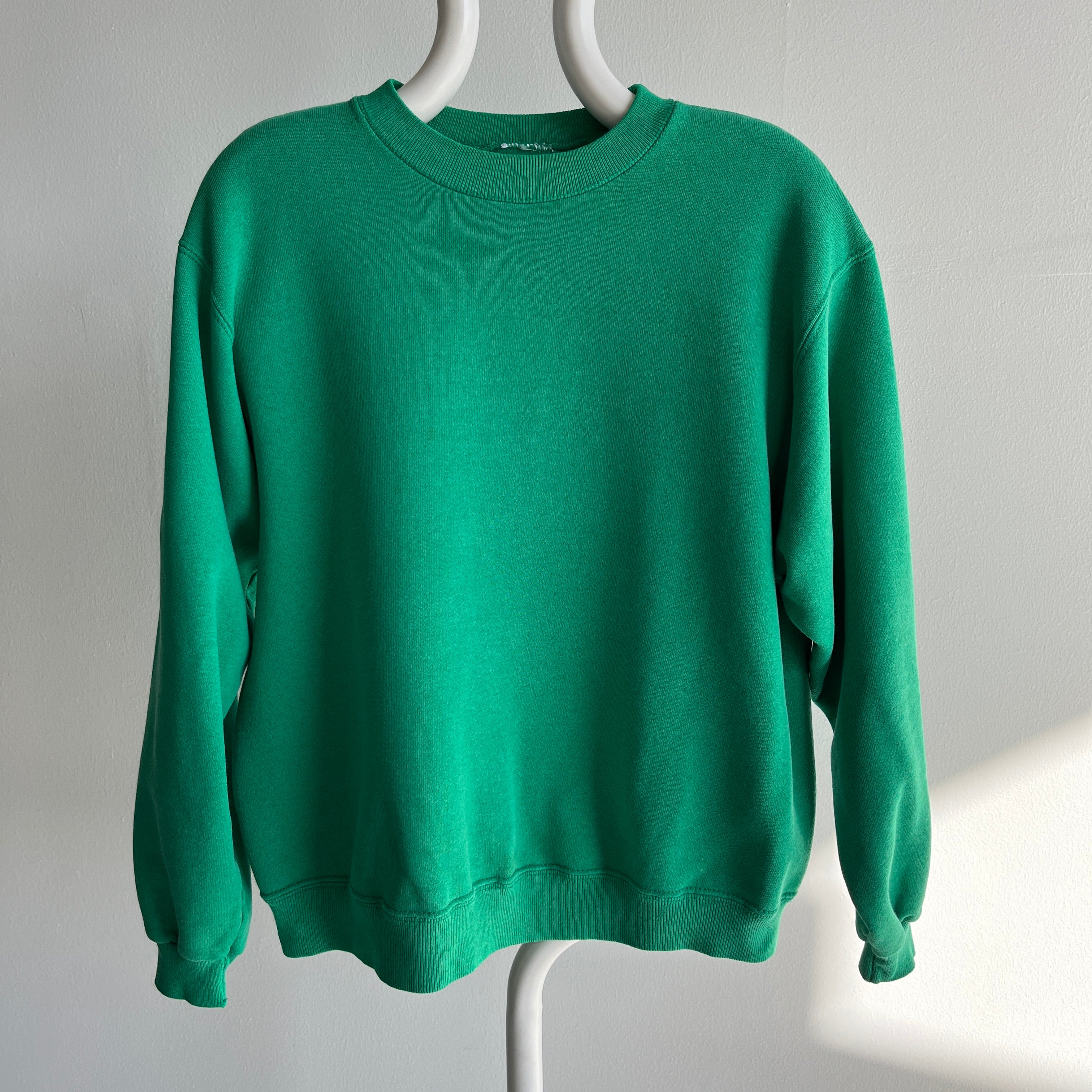 1990s Kelly Green Delightful Sweatshirt - Not A Raglan !!!