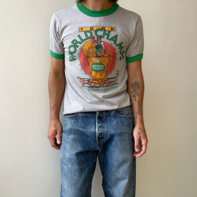 COLLECTIBLE 1986 World Champs Boston Celtics T-Shirt - Larry Bird, Kevin McHale, Robert Parish, Danny Ainge, Dennis Johnson Era
