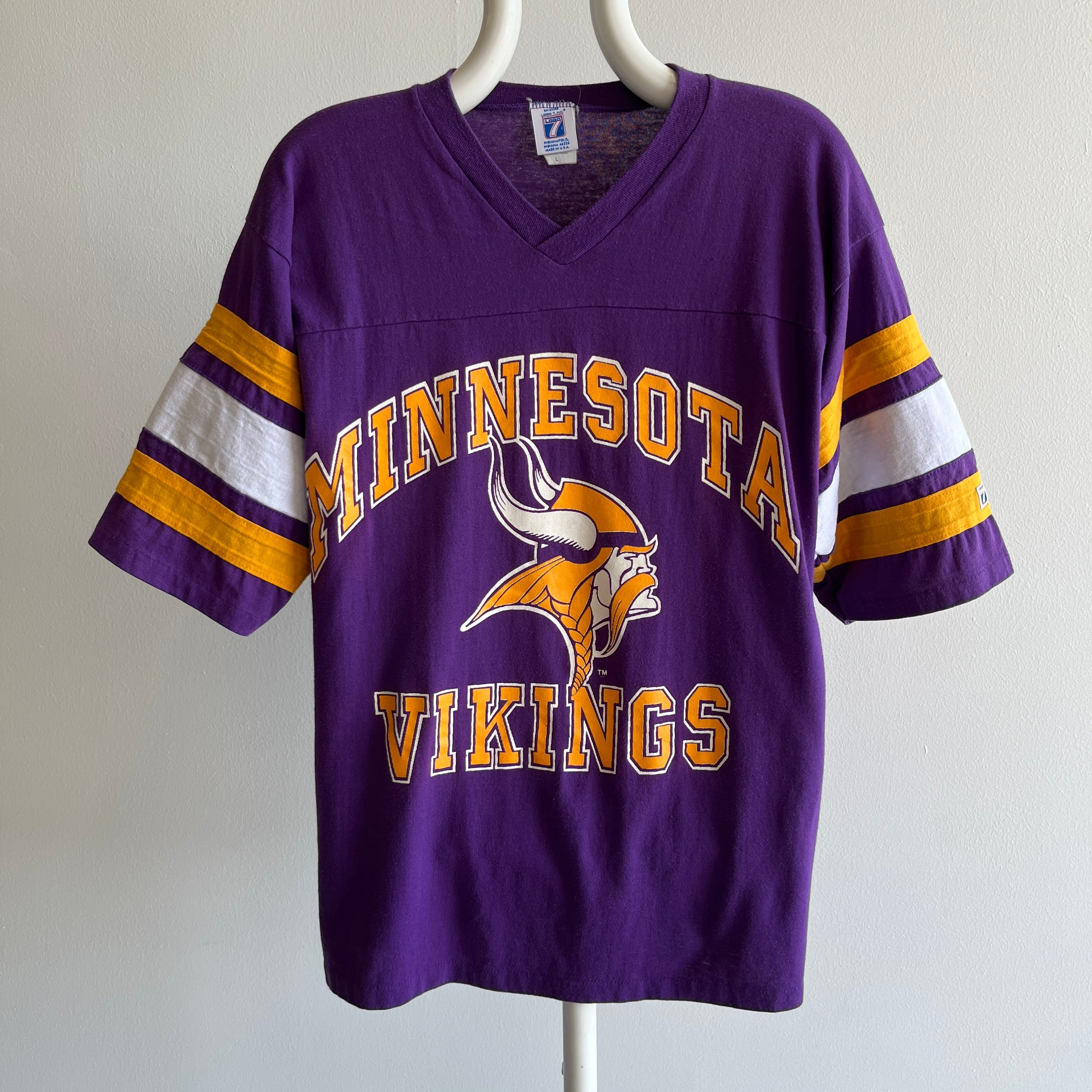 Minnesota Vikings Shirt XL -- 80s V Neck T Shirt Football Jersey 1980s NFL  Tshirt Football T Shirt Vintage Purple Yellow Logo 7 Extra Large