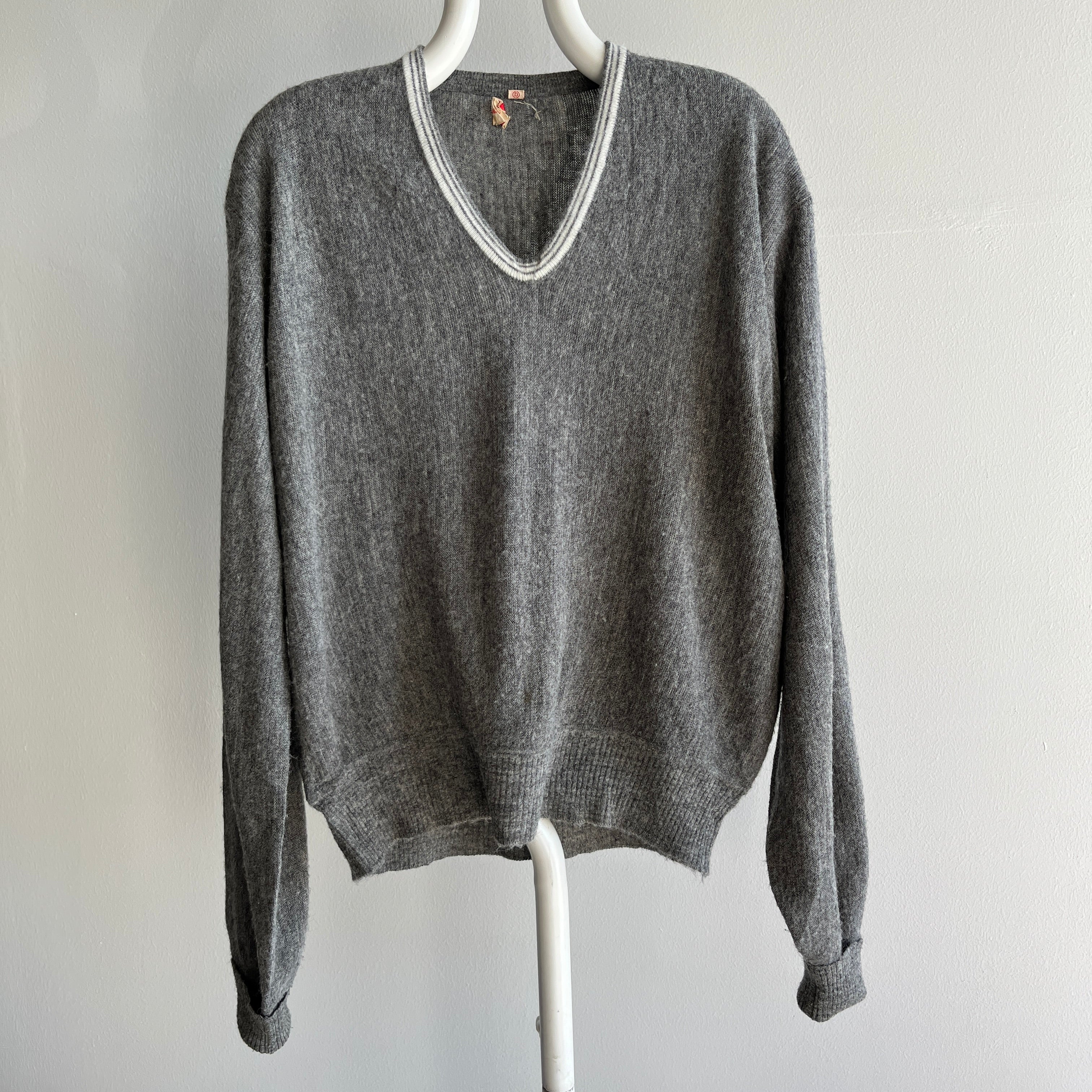 1970s Saks Fifth Ave Gray V-Neck Sweater