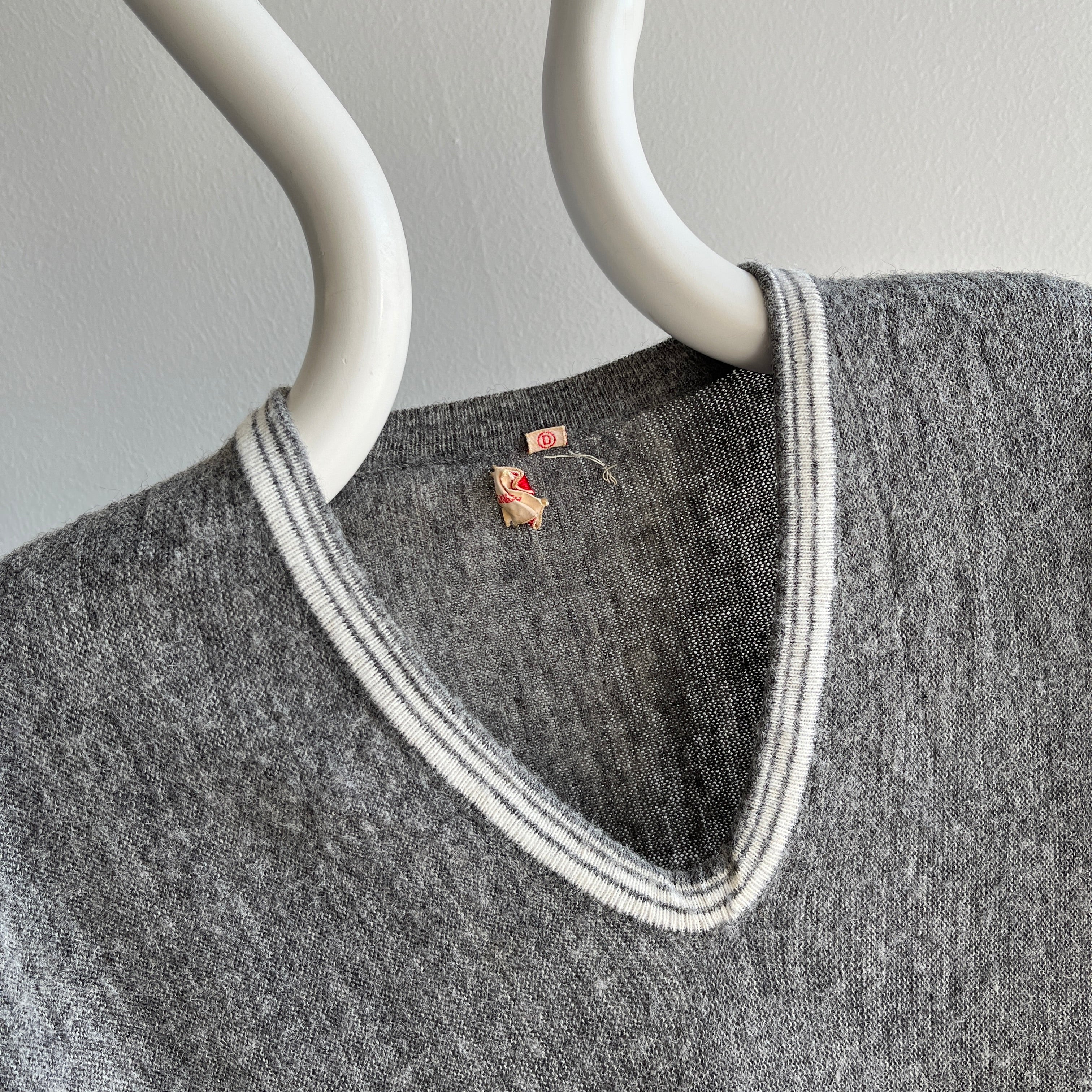 1970s Saks Fifth Ave Gray V-Neck Sweater