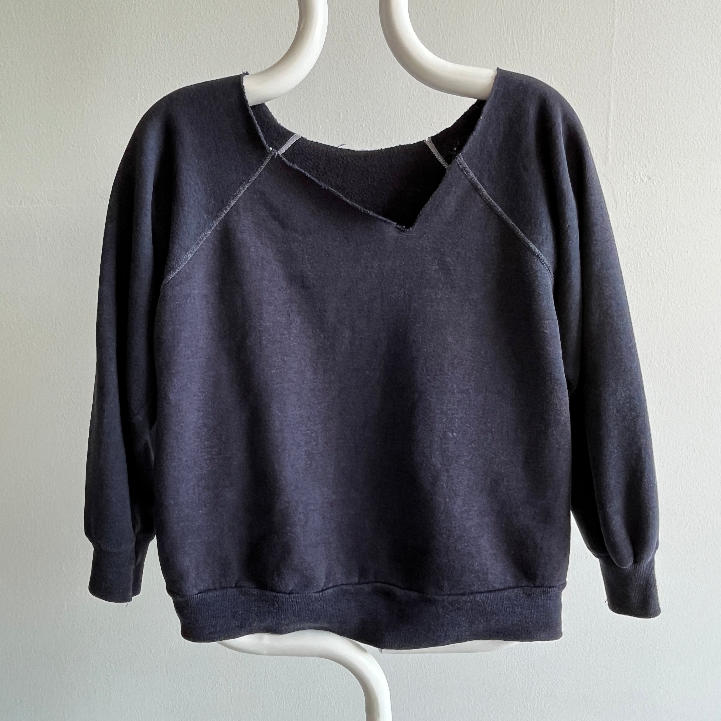 1970/80s Super Soft and Faded Cut Neck Navy/Black Sweatshirt - Flair