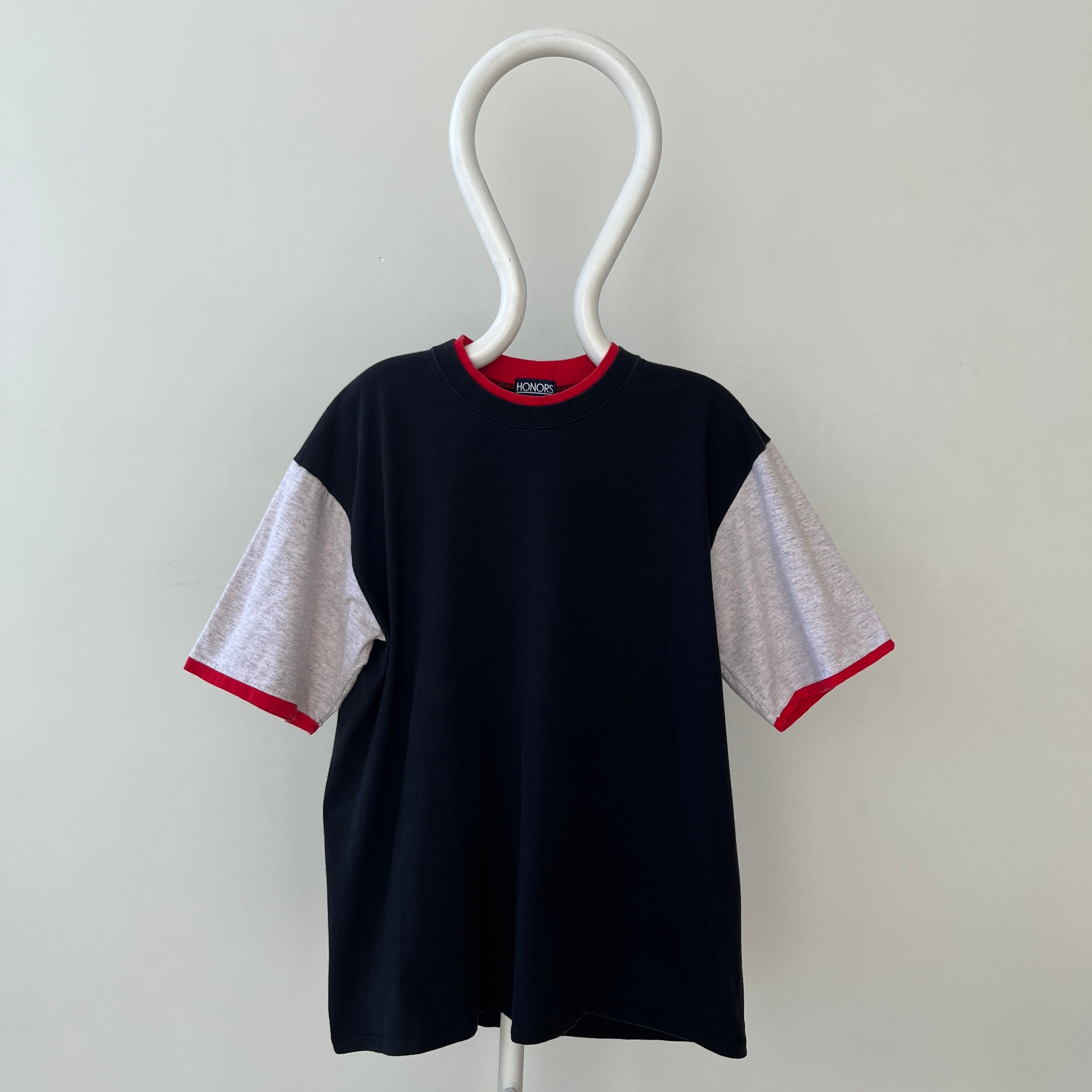 T-shirt teinté de peinture noire vierge des années 00