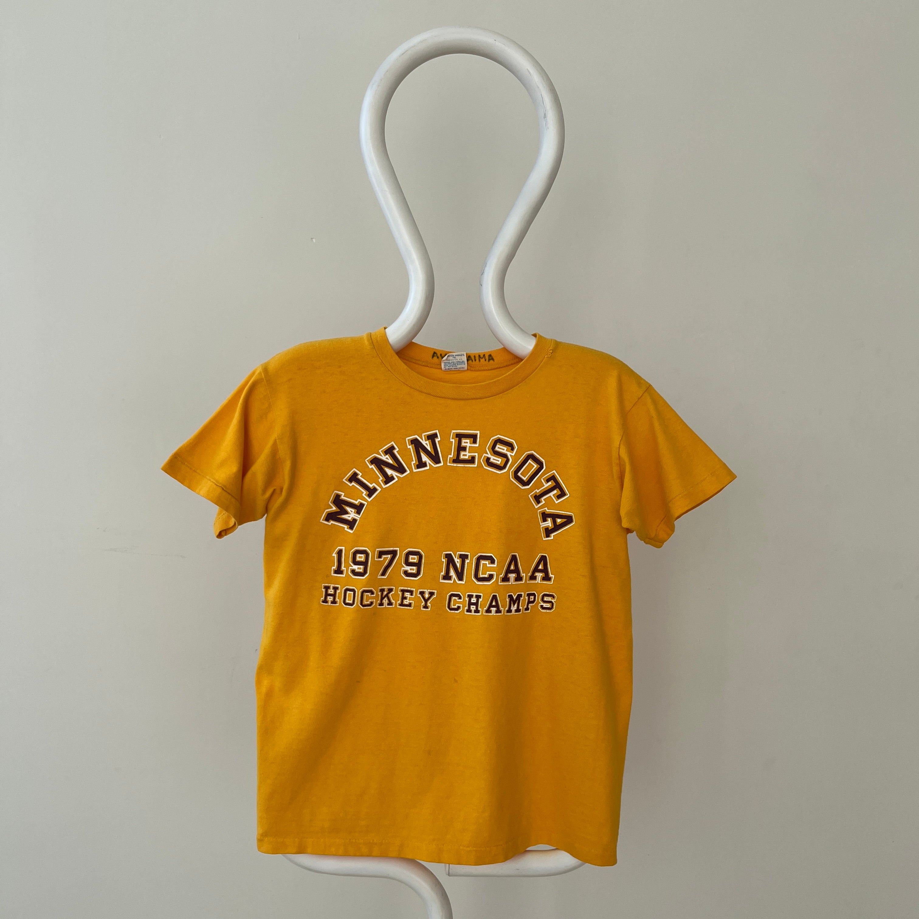 1979 Minnesota NCAA Hockey Champs T Shirt !!! Collectible