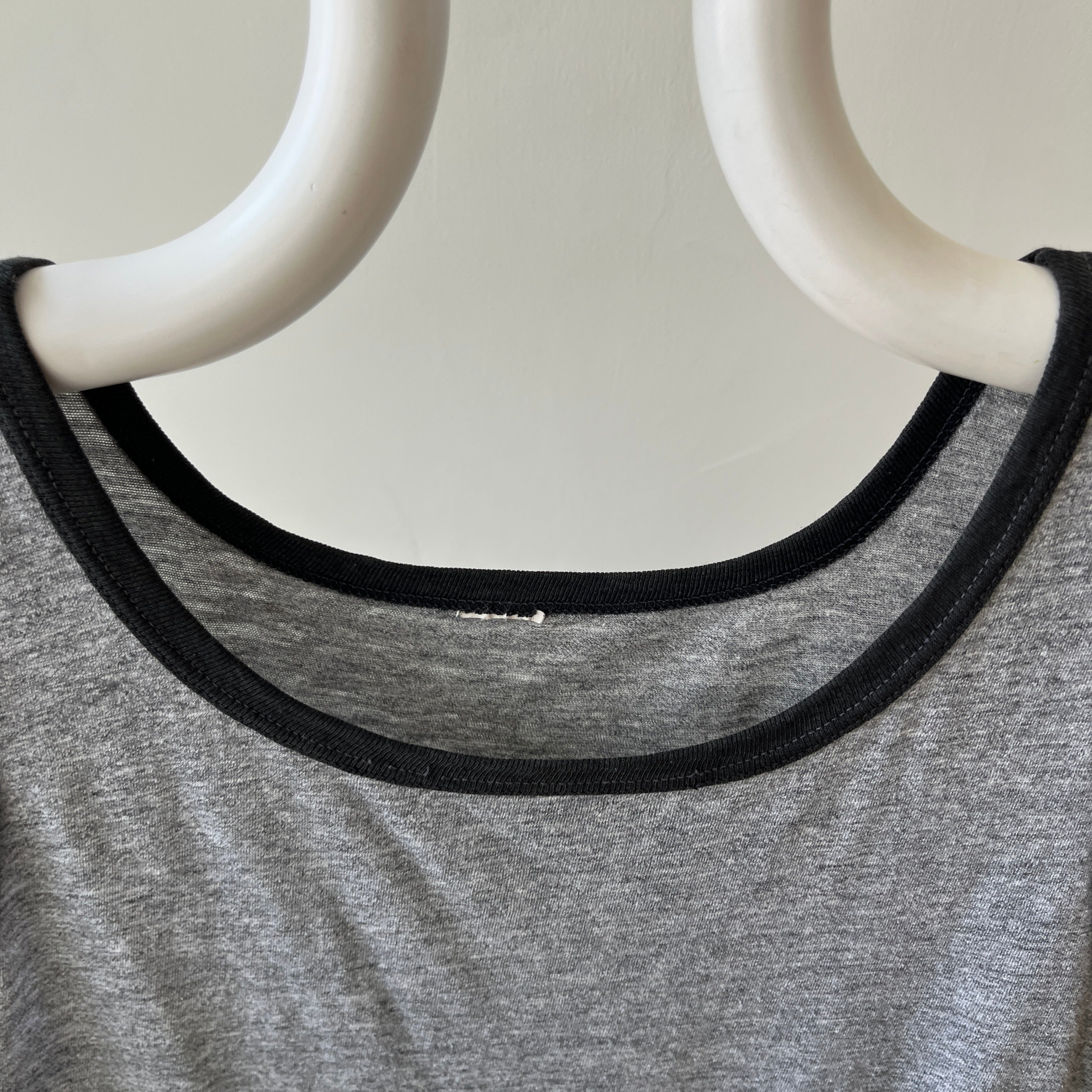 T-shirt teinté de peinture noire vierge des années 00