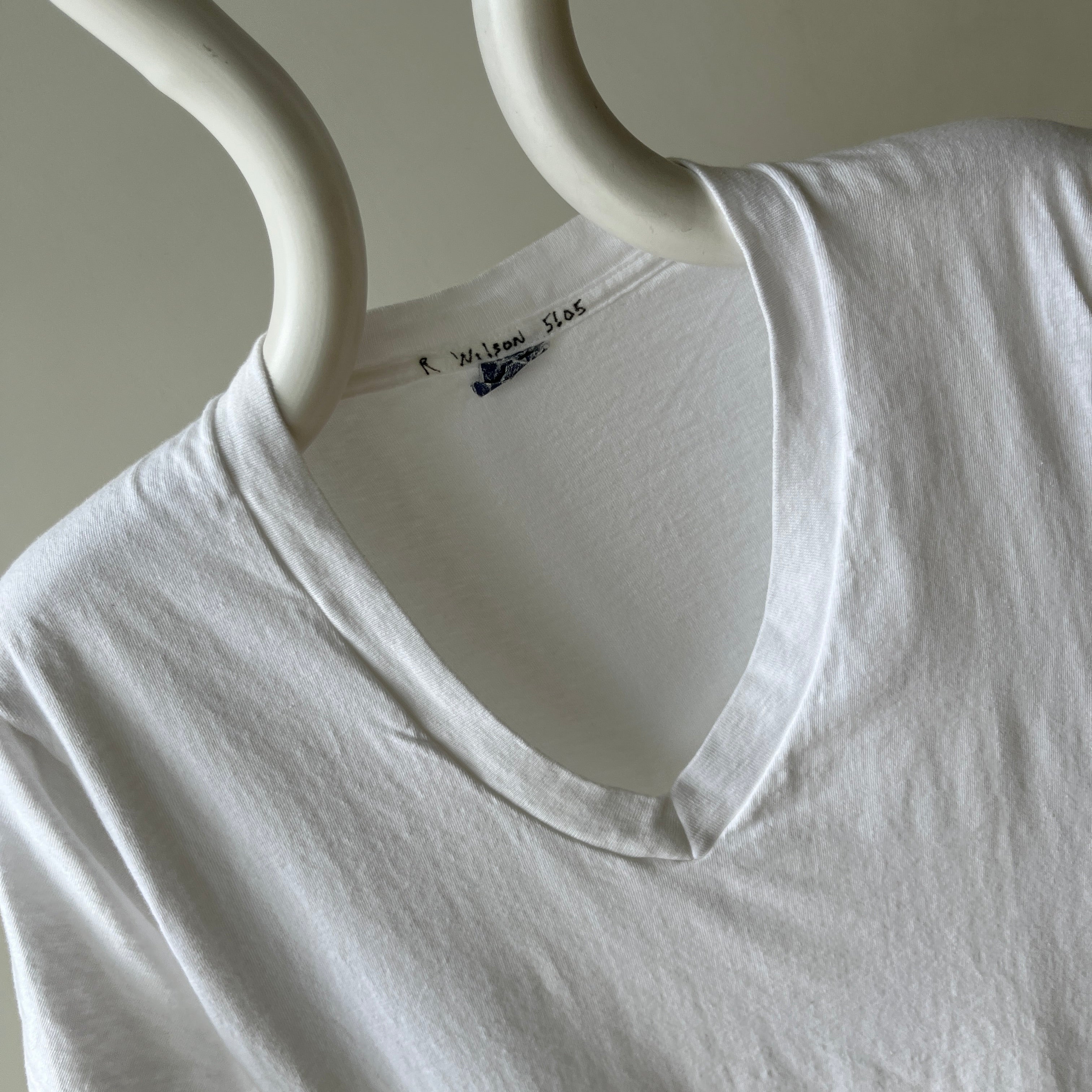 T-shirt teinté de peinture noire vierge des années 00