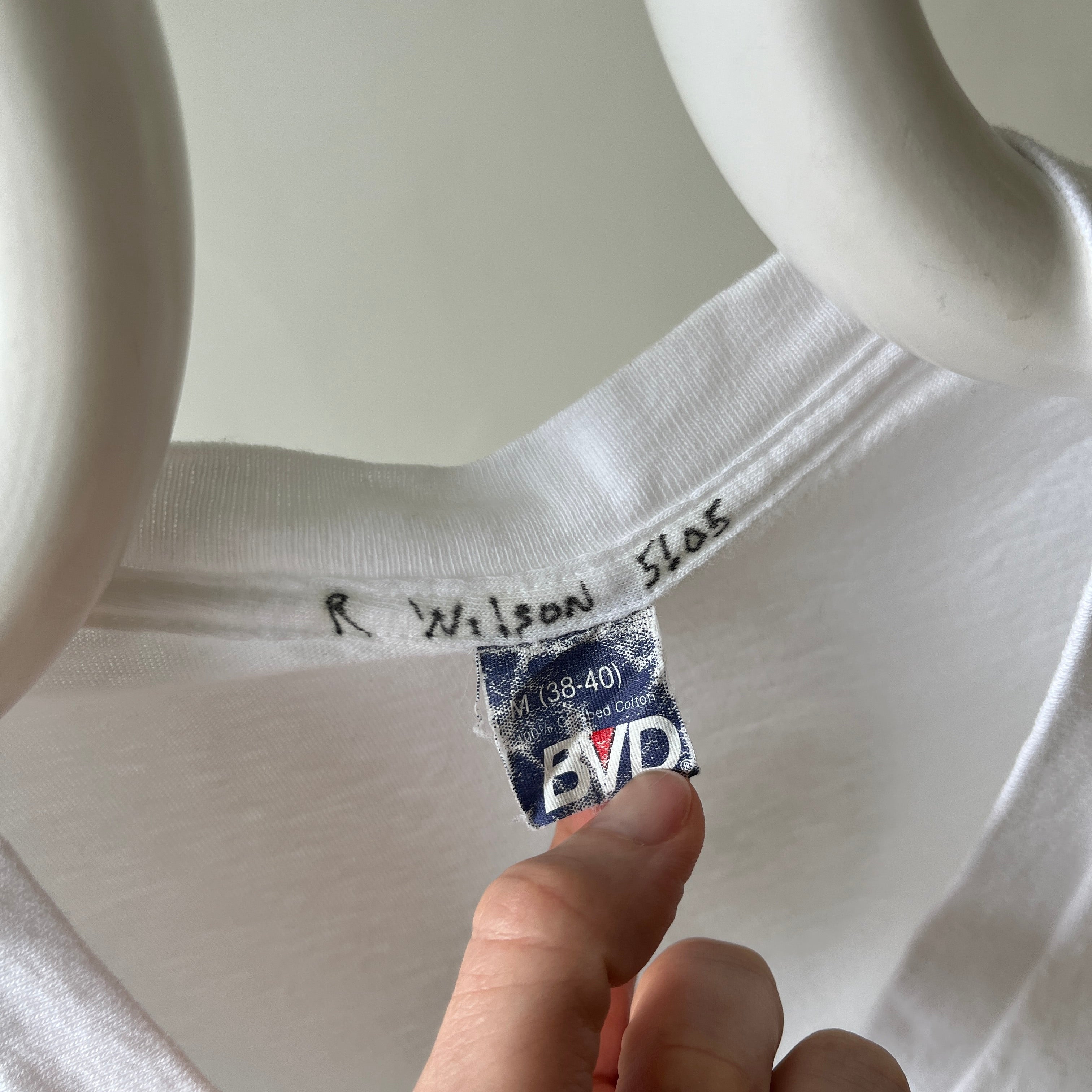 T-shirt teinté de peinture noire vierge des années 00