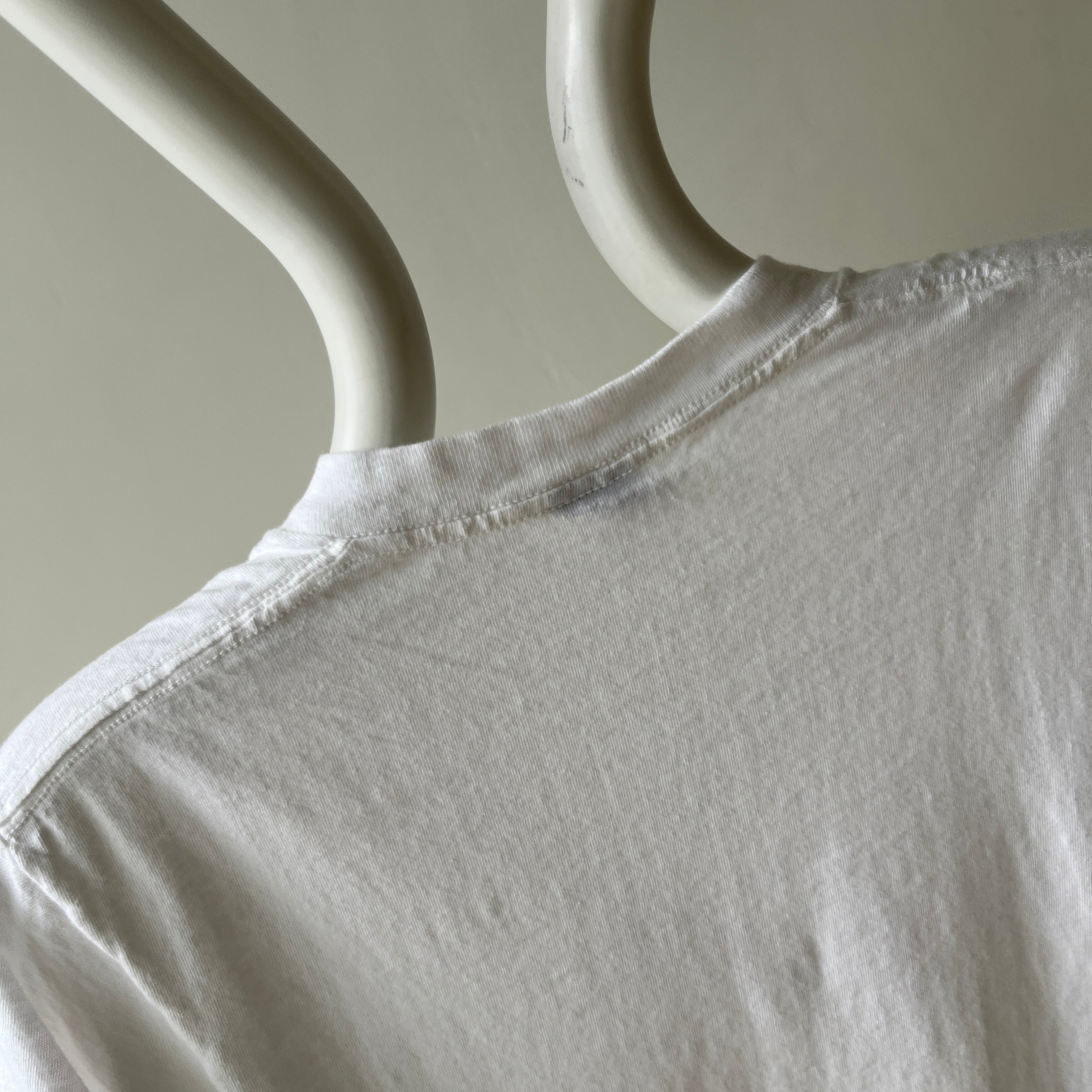 T-shirt teinté de peinture noire vierge des années 00