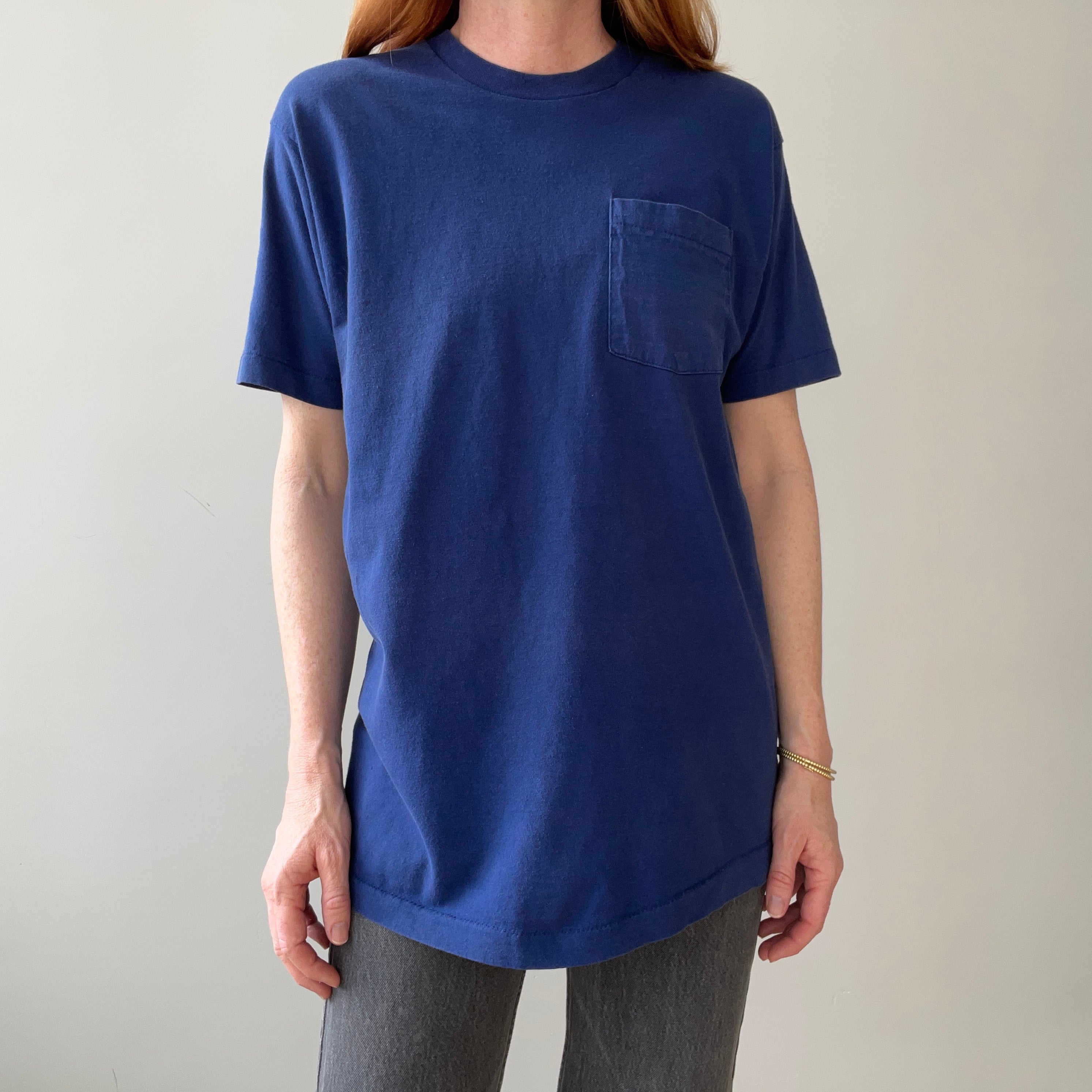 T-shirt teinté de peinture noire vierge des années 00