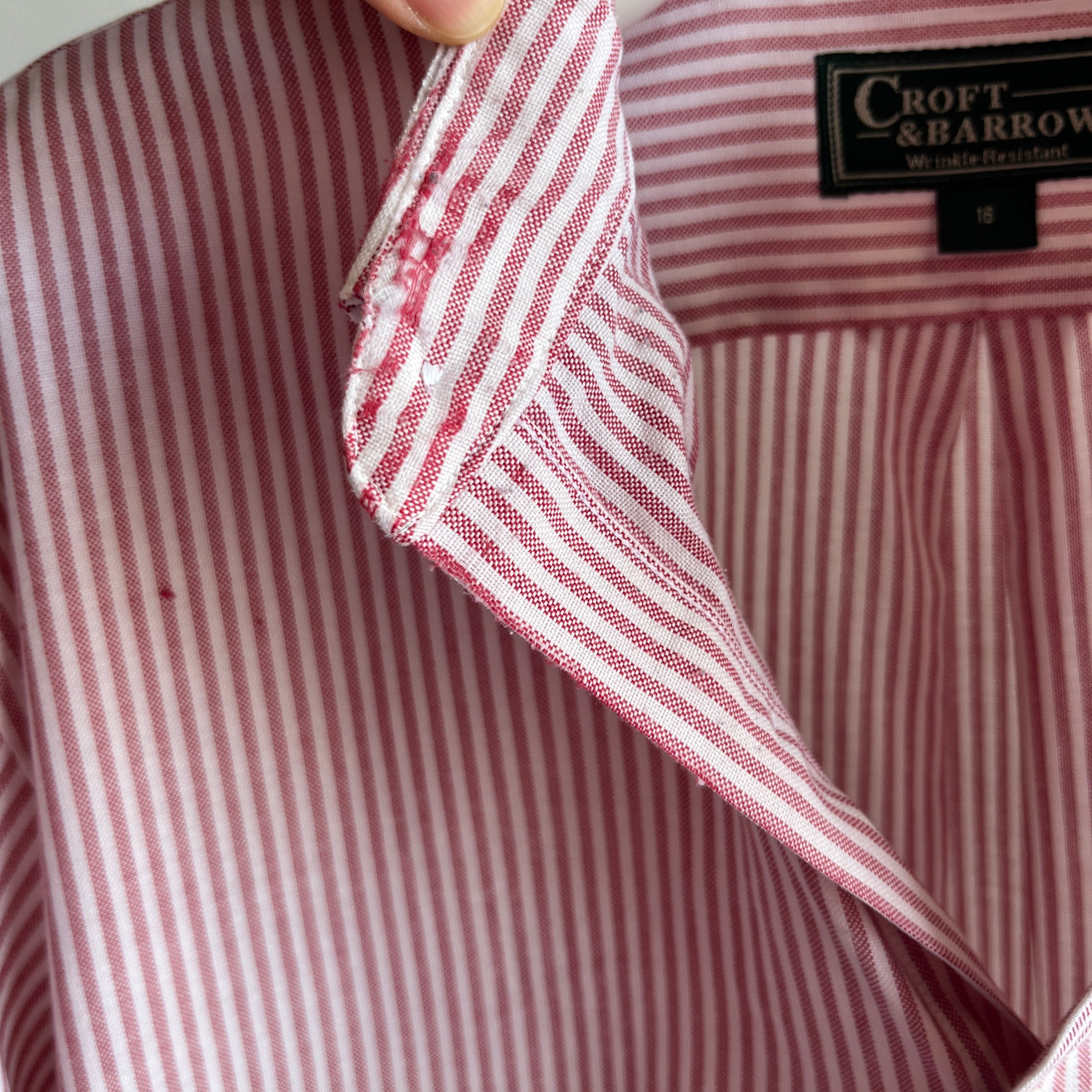 1980/90s Red and White Striped Short Sleeve Button Down Shirt with Tattering at the Collar