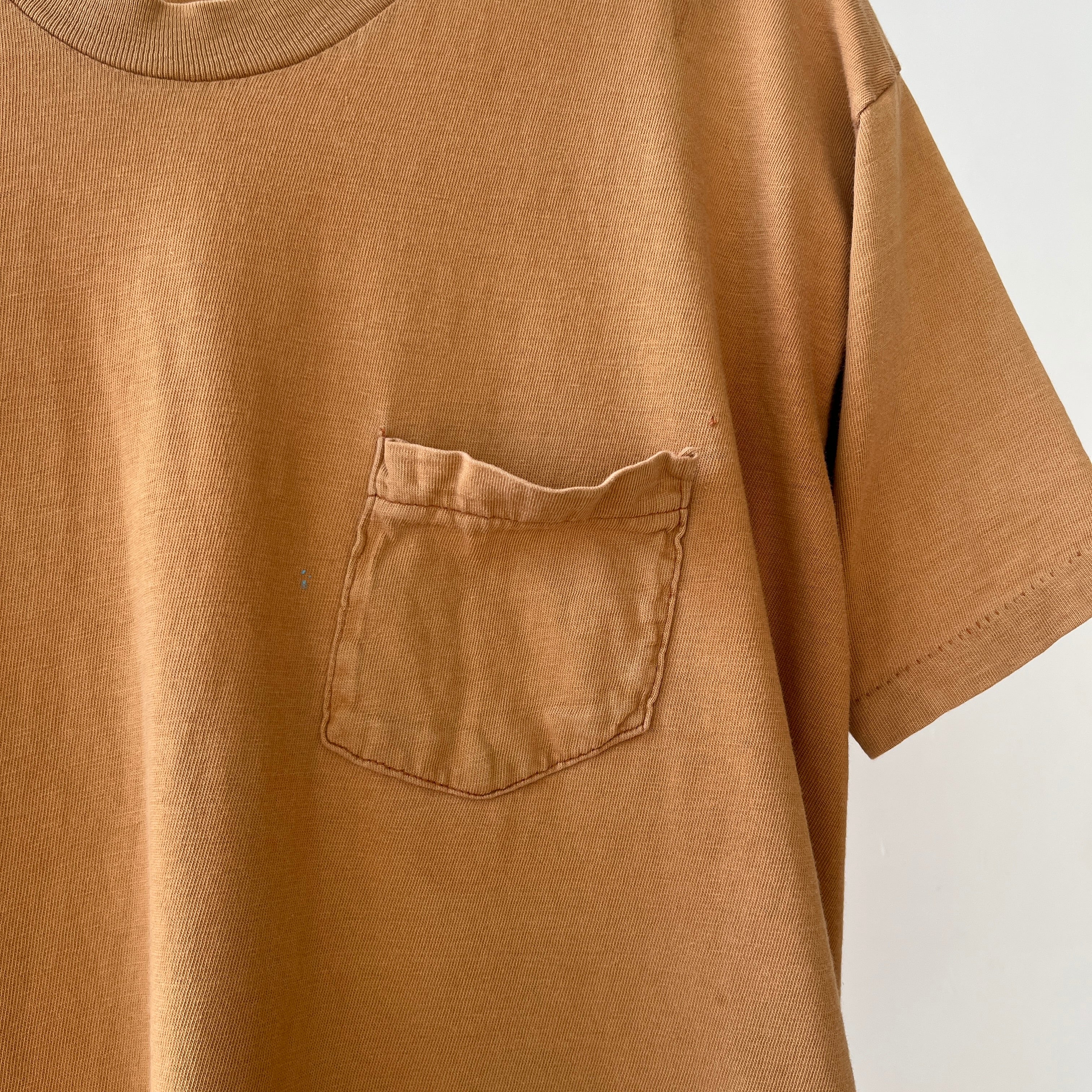 T-shirt teinté de peinture noire vierge des années 00