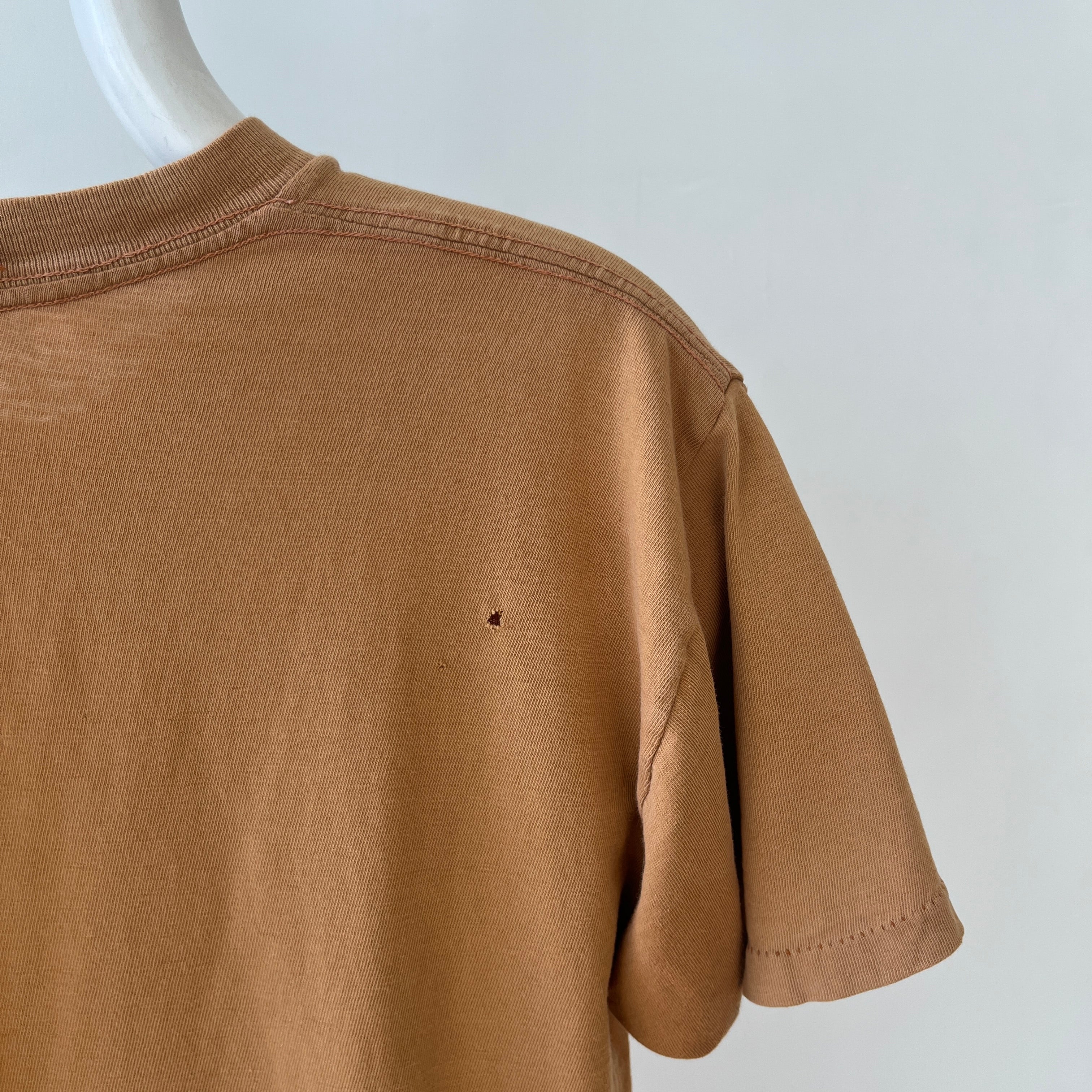 T-shirt teinté de peinture noire vierge des années 00