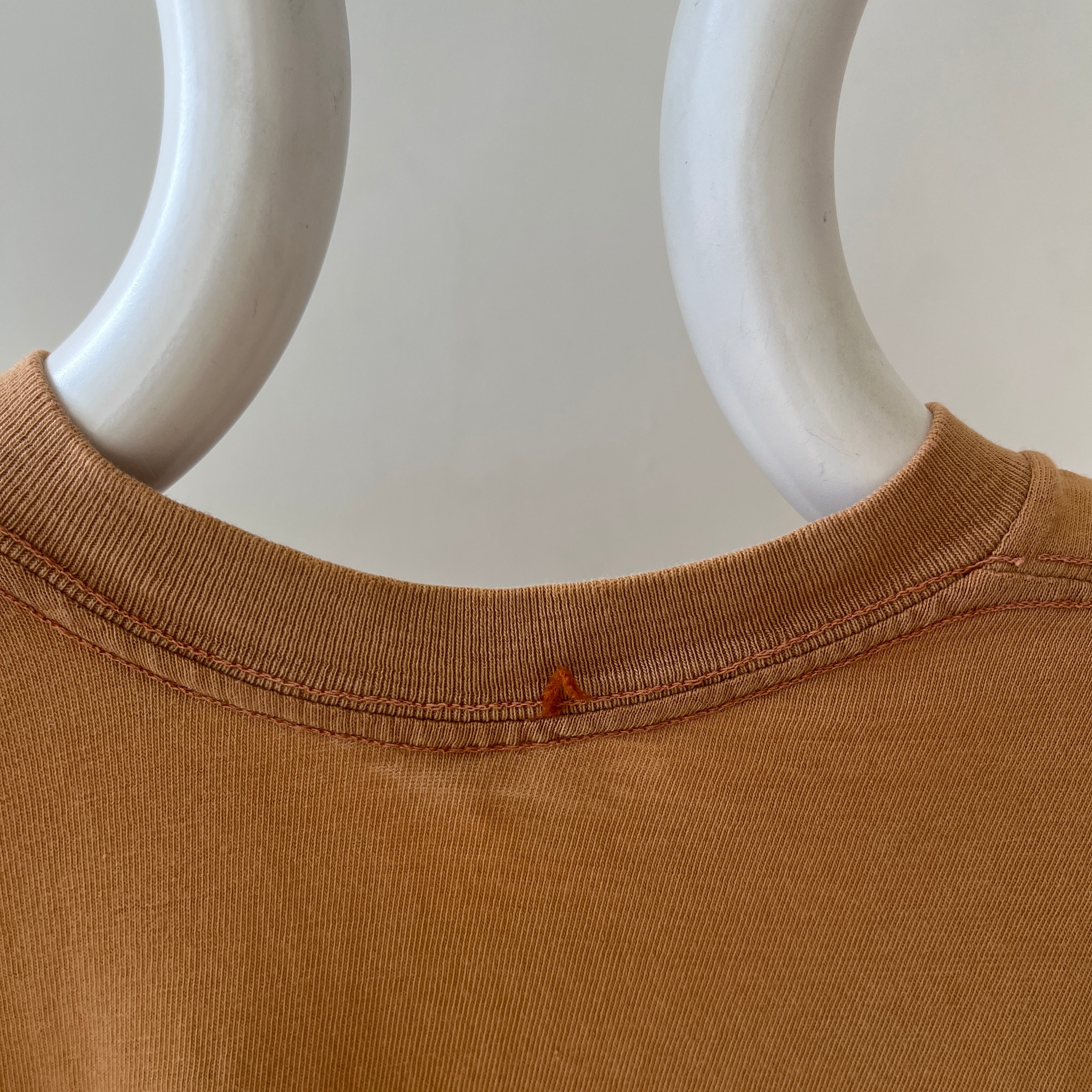 T-shirt teinté de peinture noire vierge des années 00