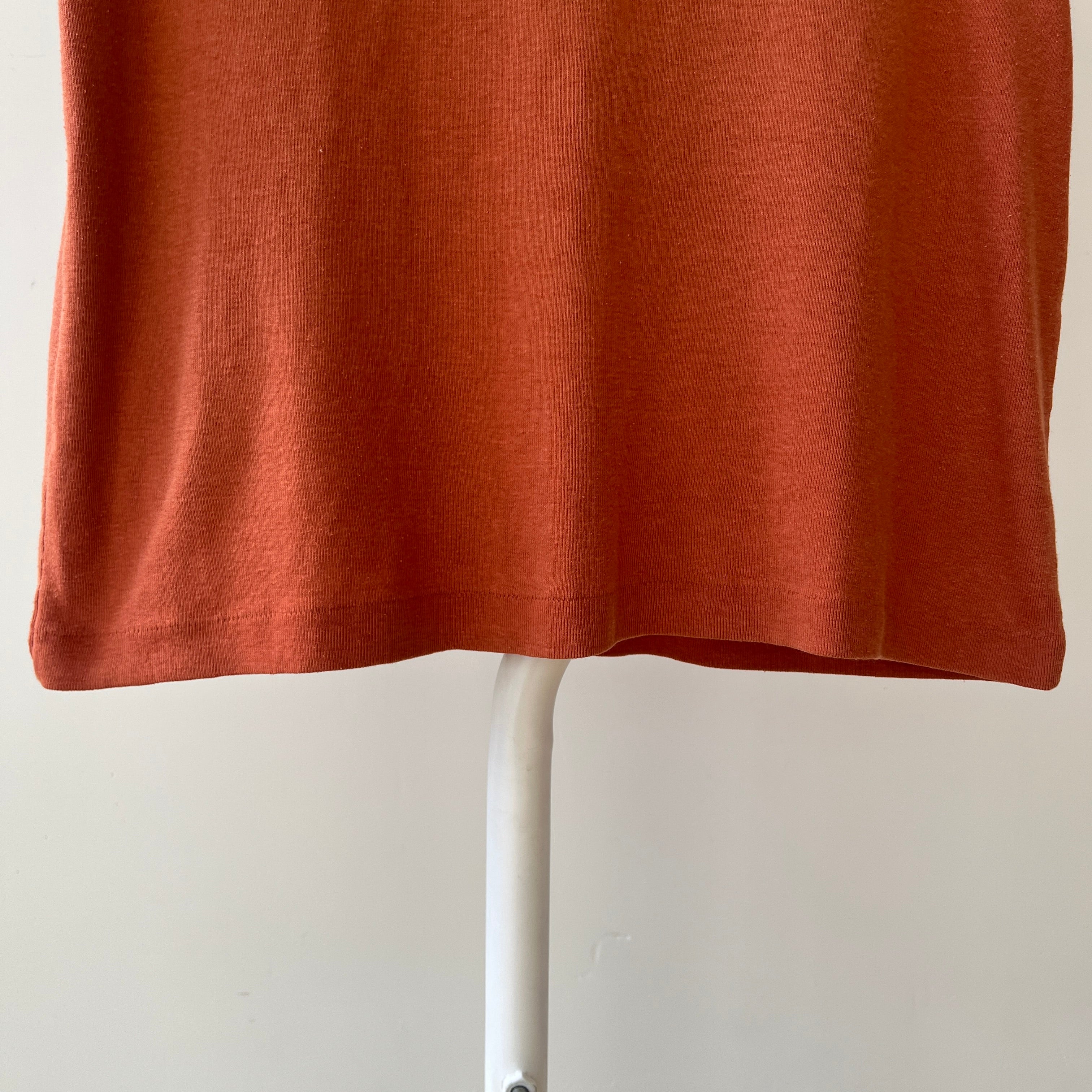 T-shirt teinté de peinture noire vierge des années 00