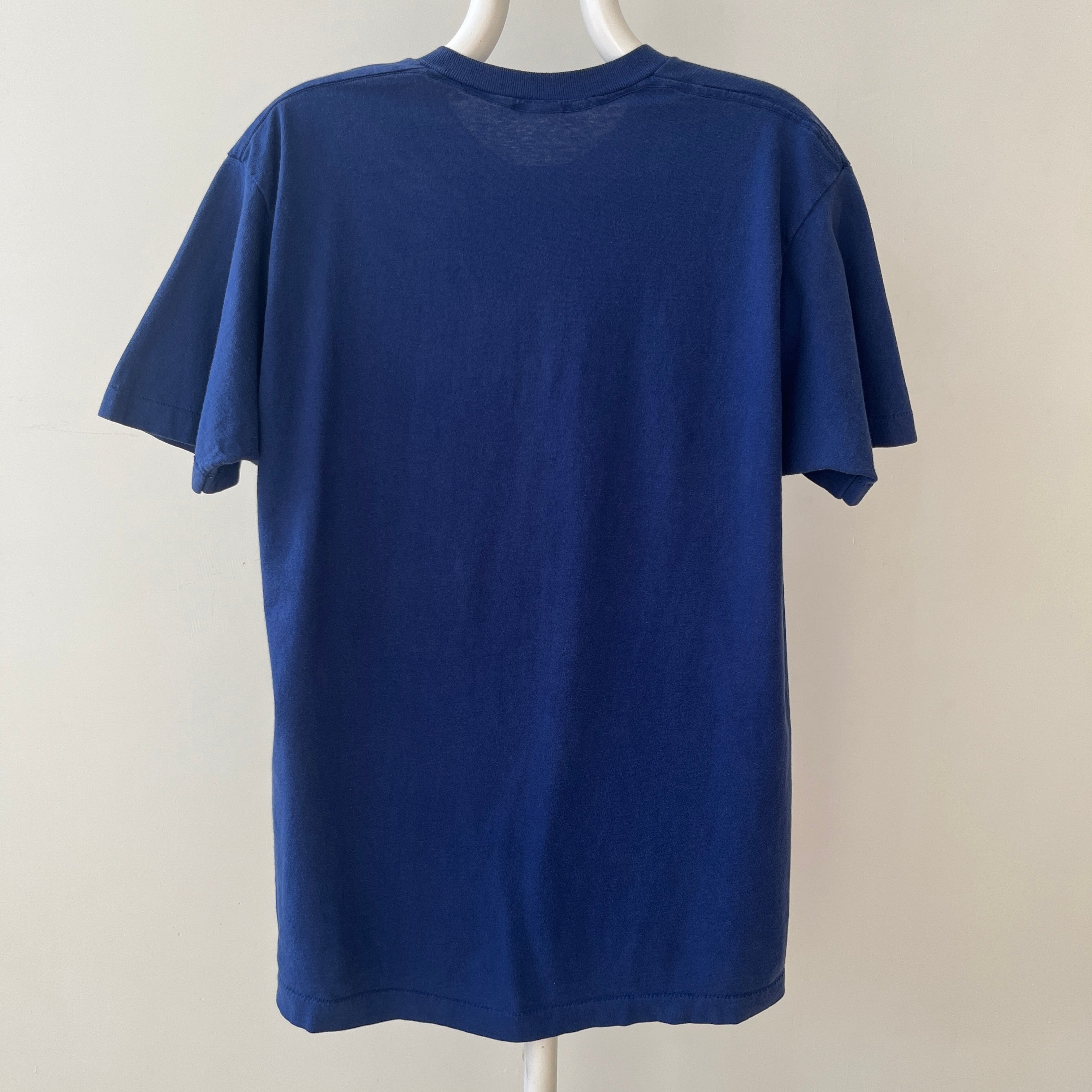 T-shirt teinté de peinture noire vierge des années 00