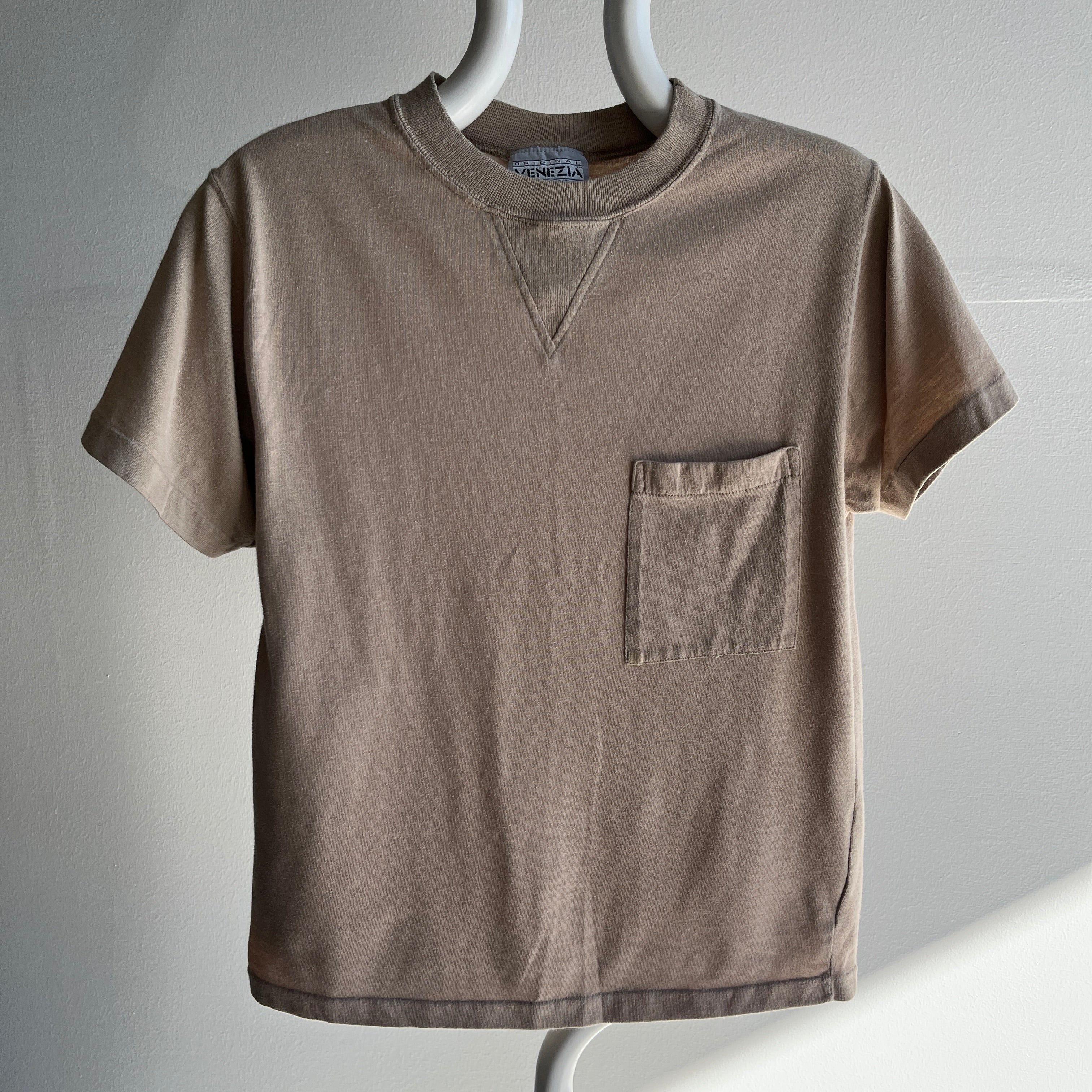 1980s Venezia Palomino Tan Single V T-Shirt