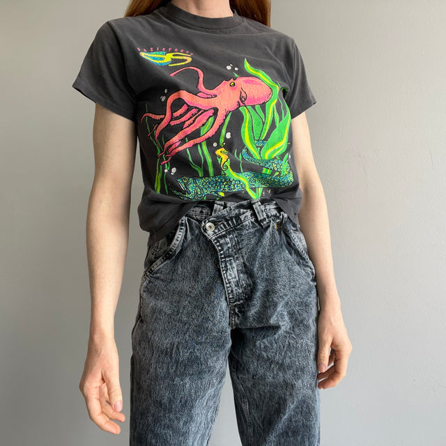 1980/90s Octopus Oasis Sports Cotton Wrap Around T-Shirt