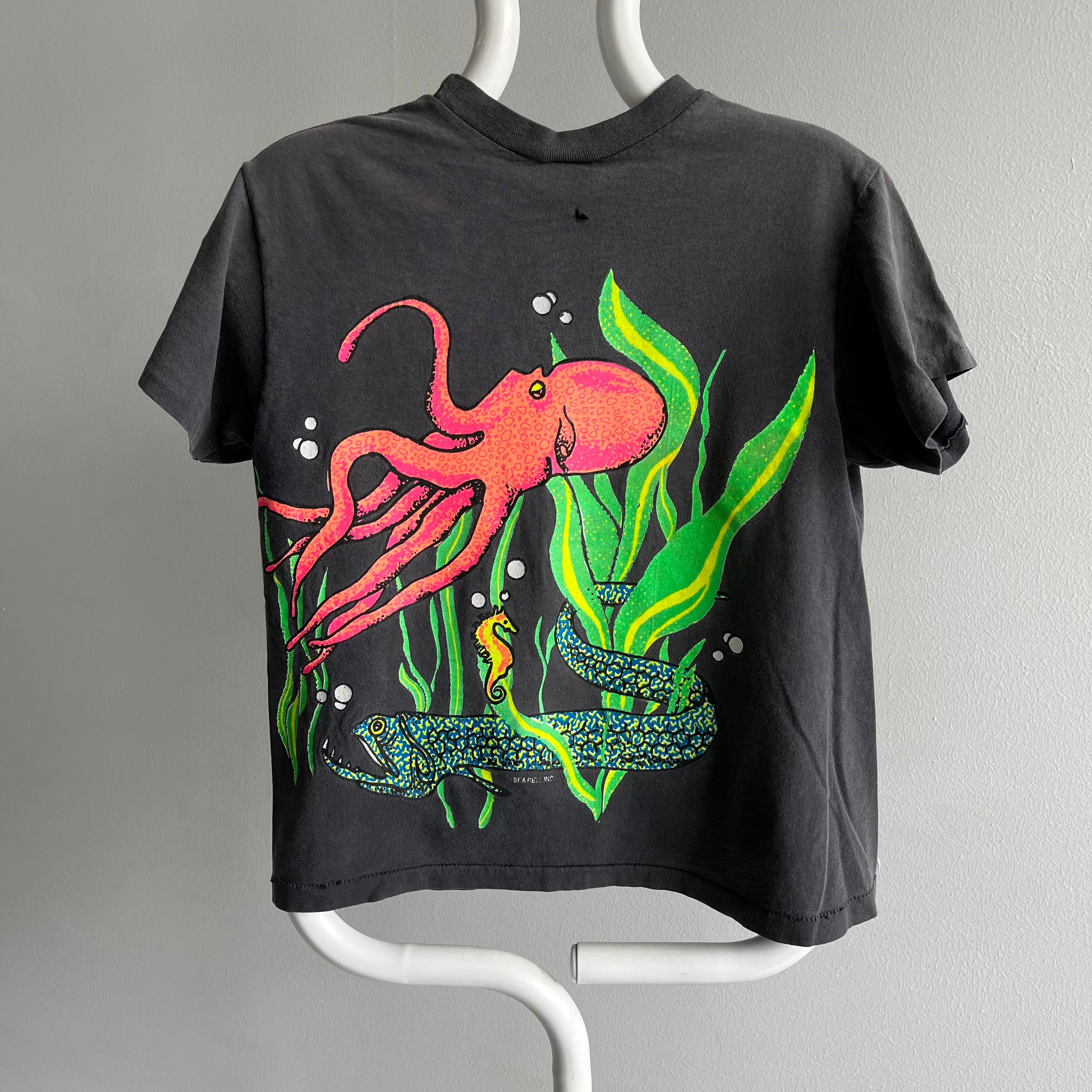 1980/90s Octopus Oasis Sports Cotton Wrap Around T-Shirt