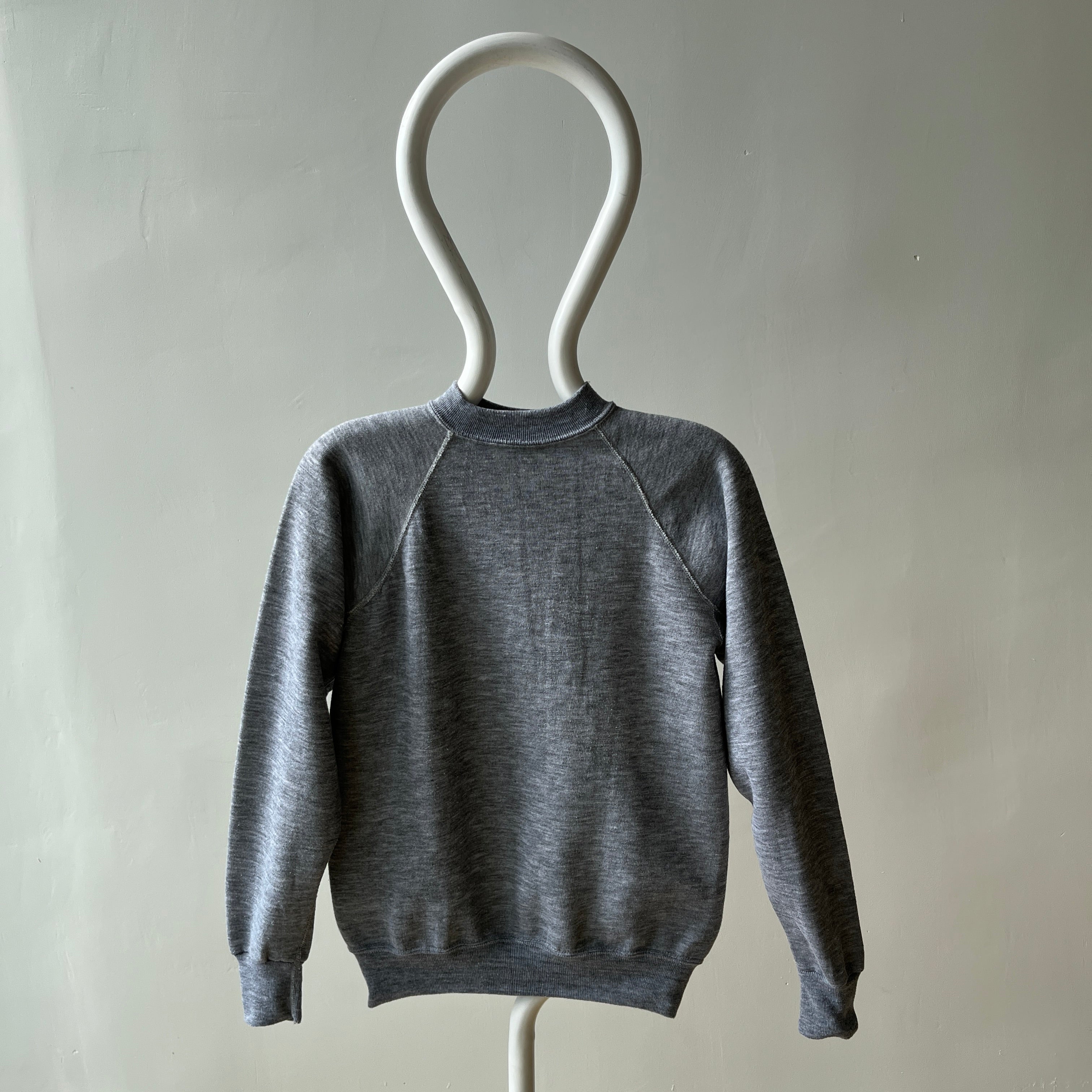 00s Heavy Weight Blank Black Sweatshirt par FOTL - Structuré