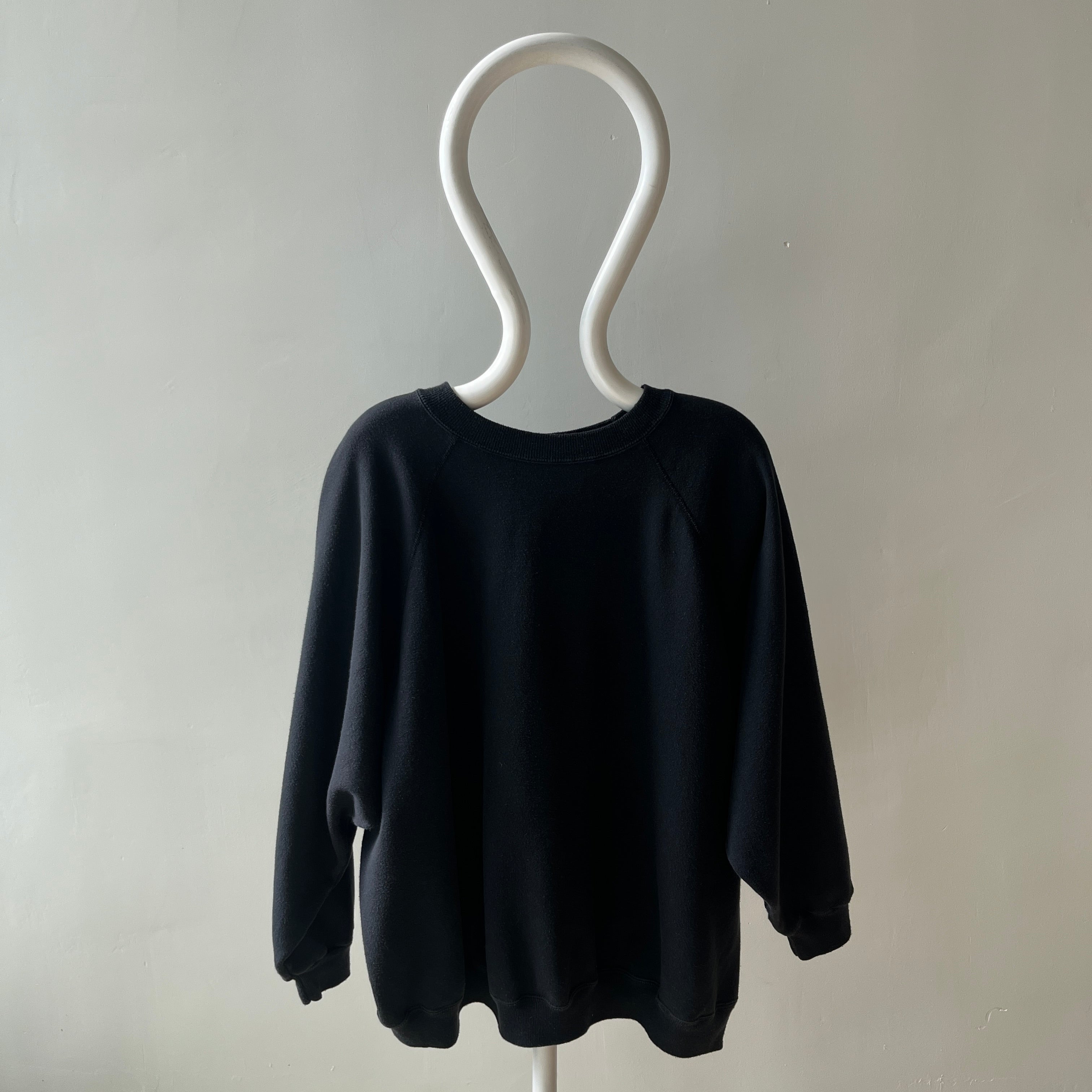 1980/90s Easy Breezy Blank Black Sweatshirt - Cozy