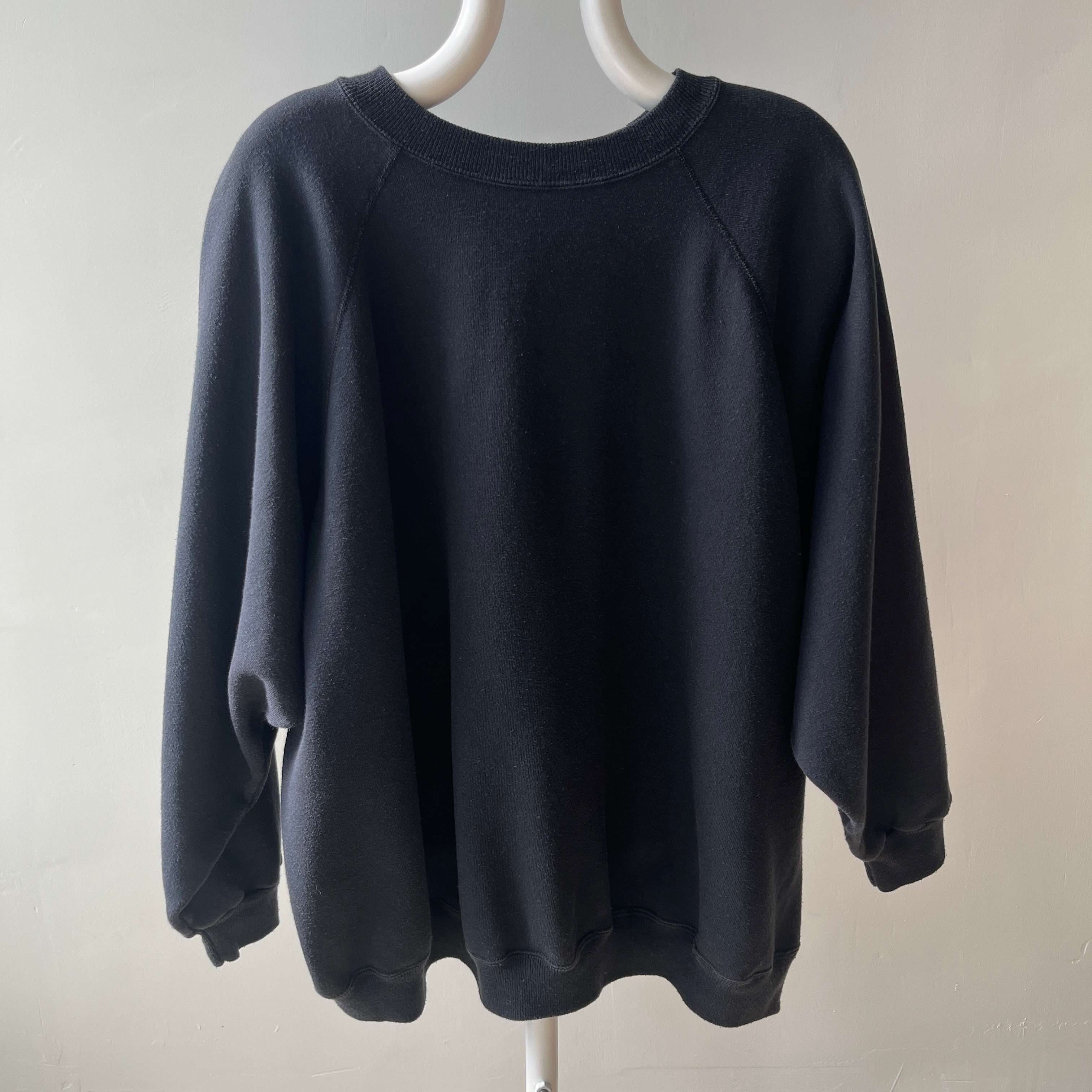 1980/90s Easy Breezy Blank Black Sweatshirt - Cozy