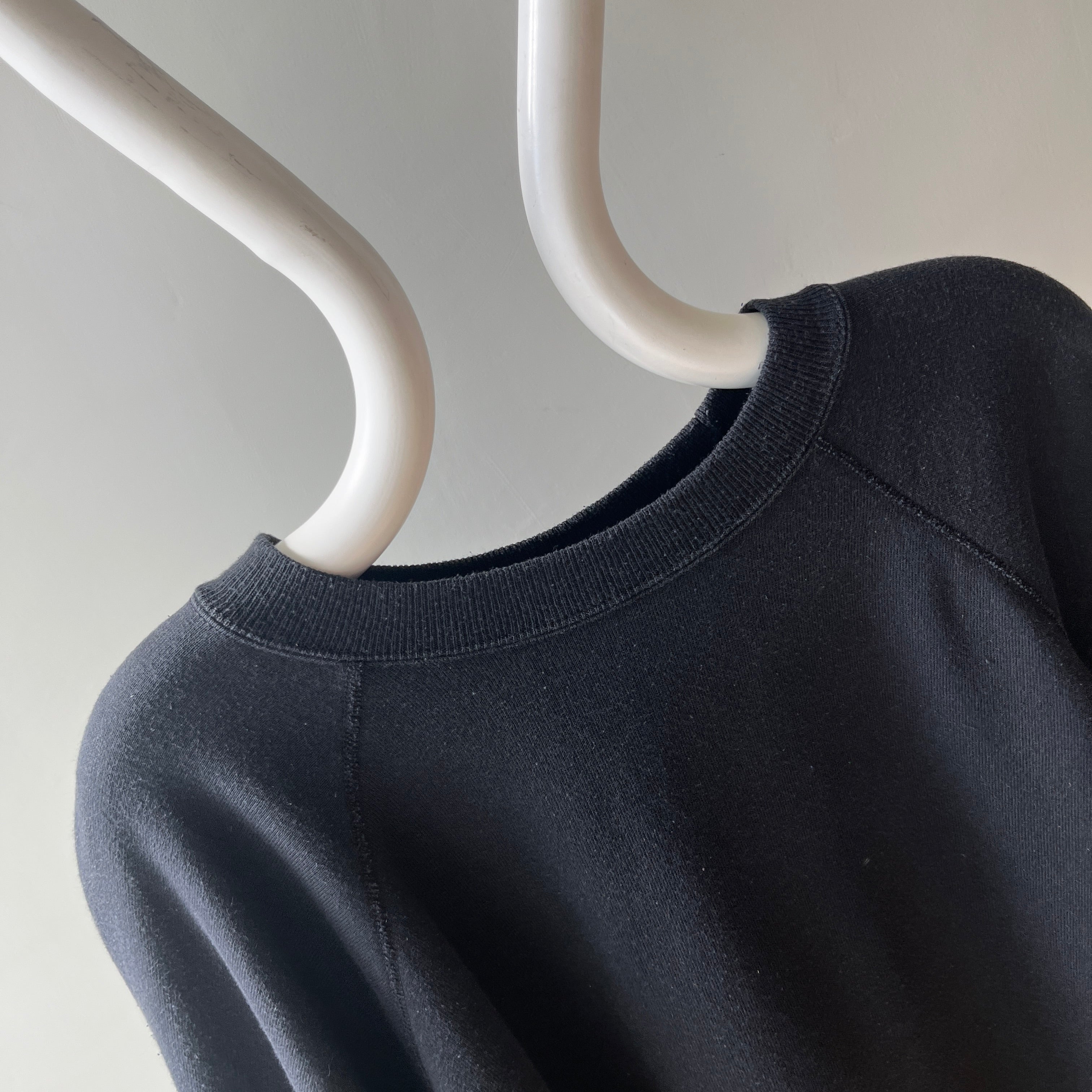 1980/90s Easy Breezy Blank Black Sweatshirt - Cozy