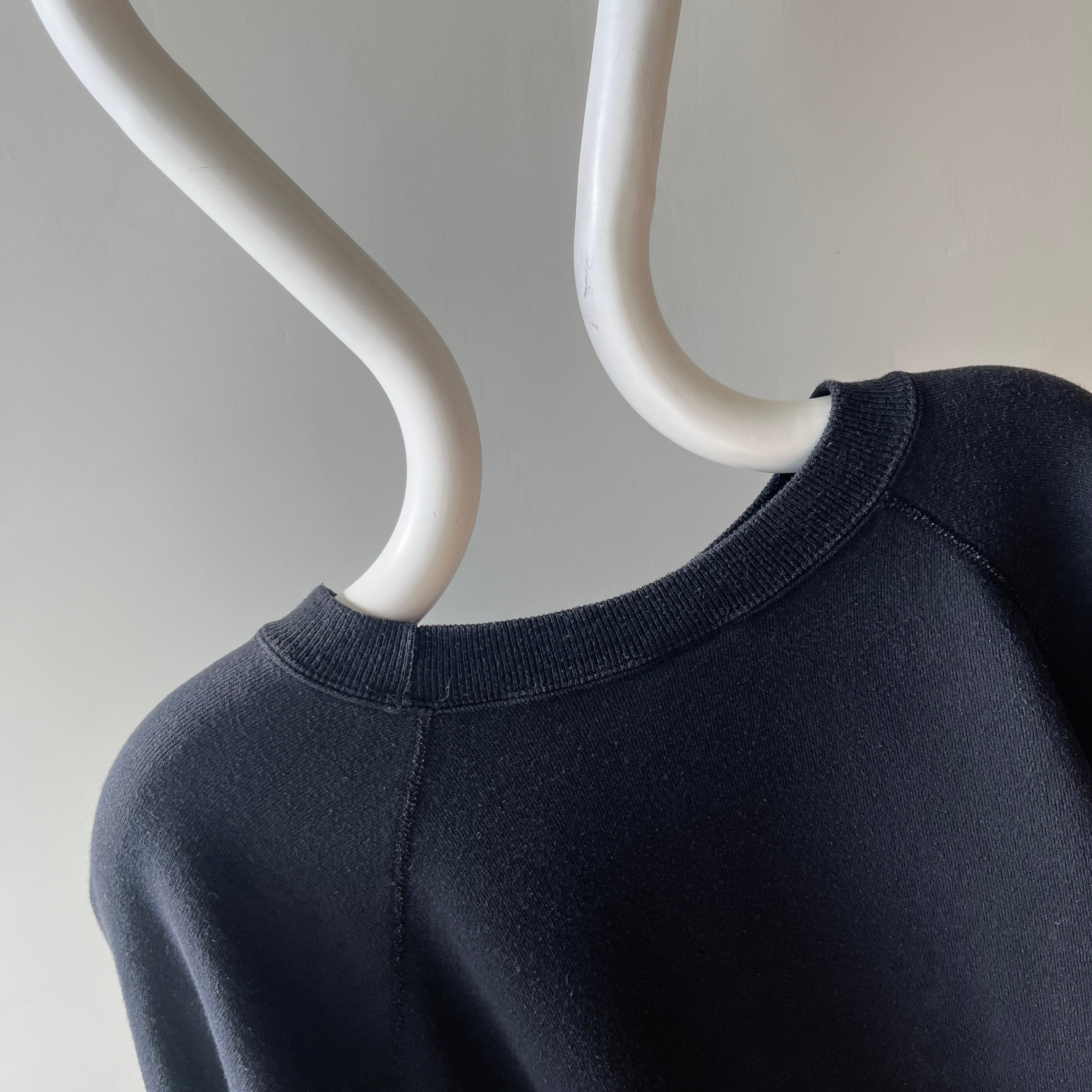 1980/90s Easy Breezy Blank Black Sweatshirt - Cozy