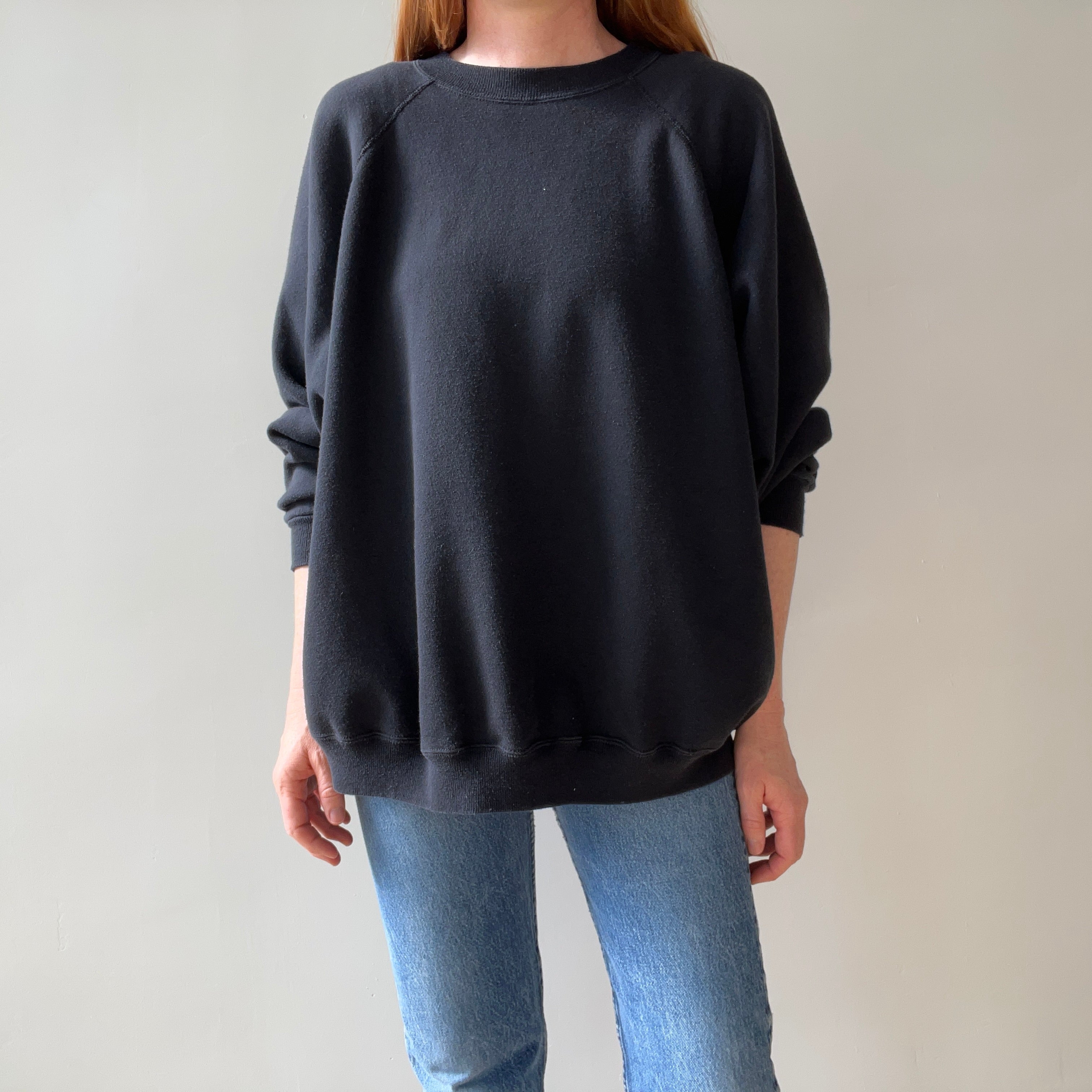 1980/90s Easy Breezy Blank Black Sweatshirt - Cozy