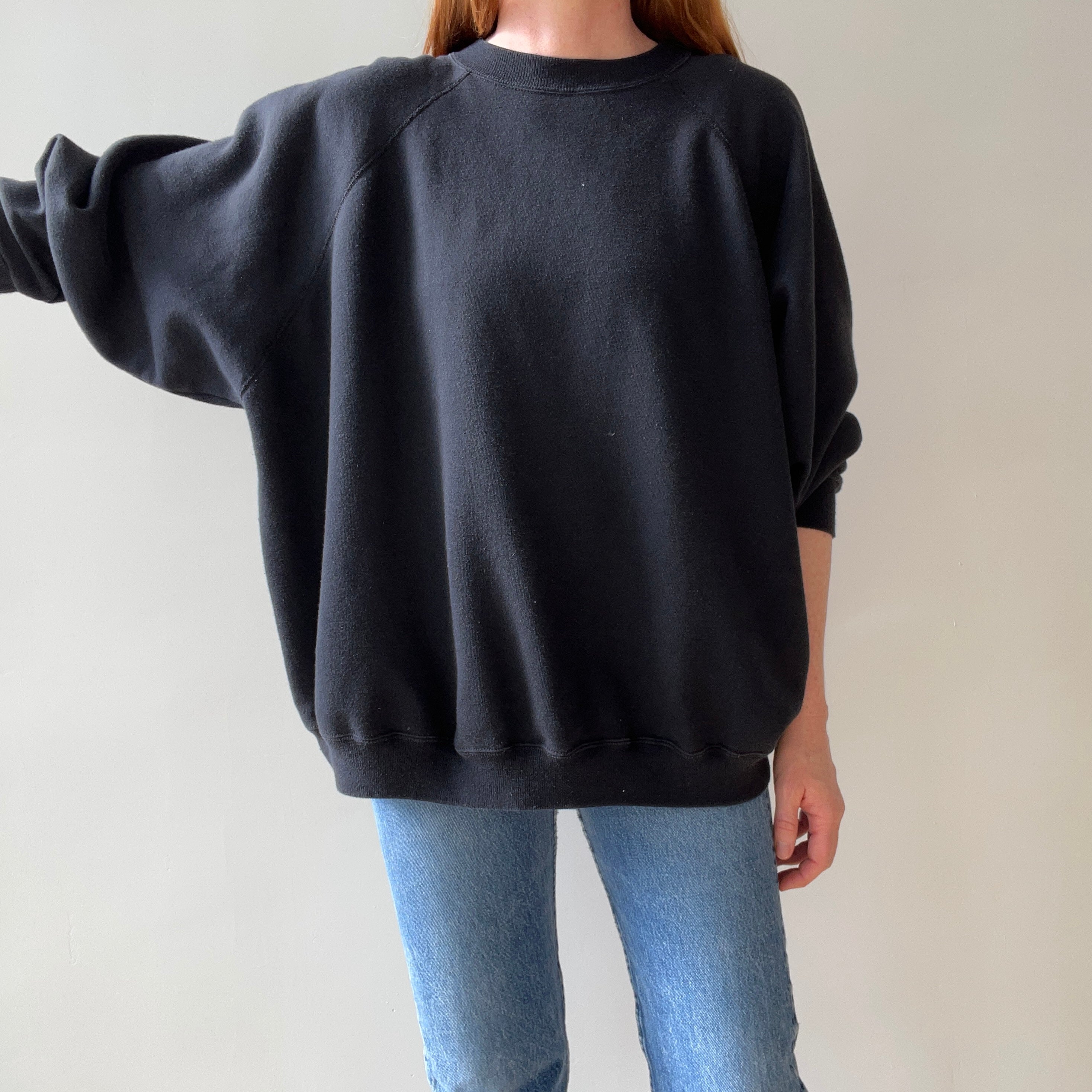 1980/90s Easy Breezy Blank Black Sweatshirt - Cozy