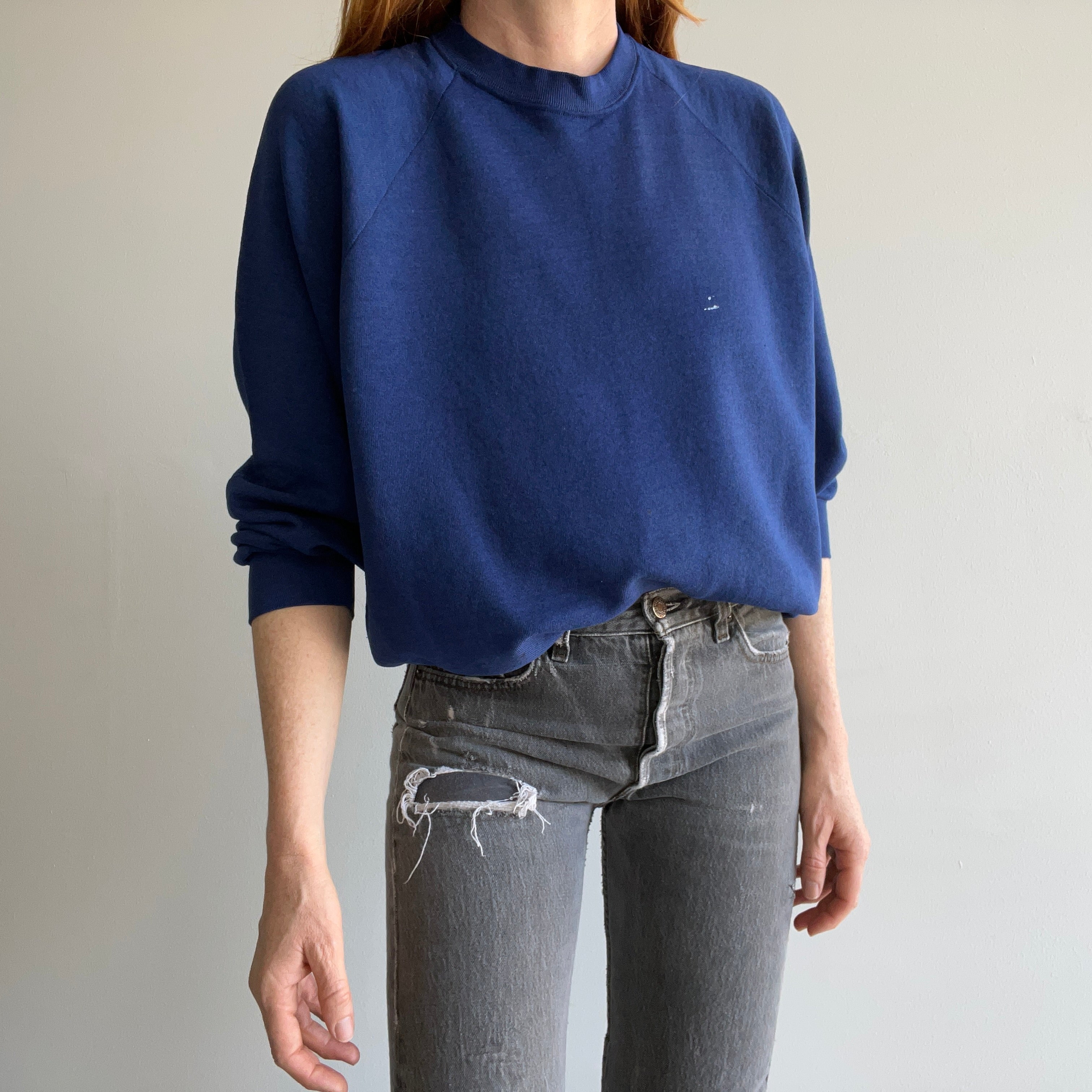 1980s Thin and Slouchy Blank Navy Raglan Sweatshirt