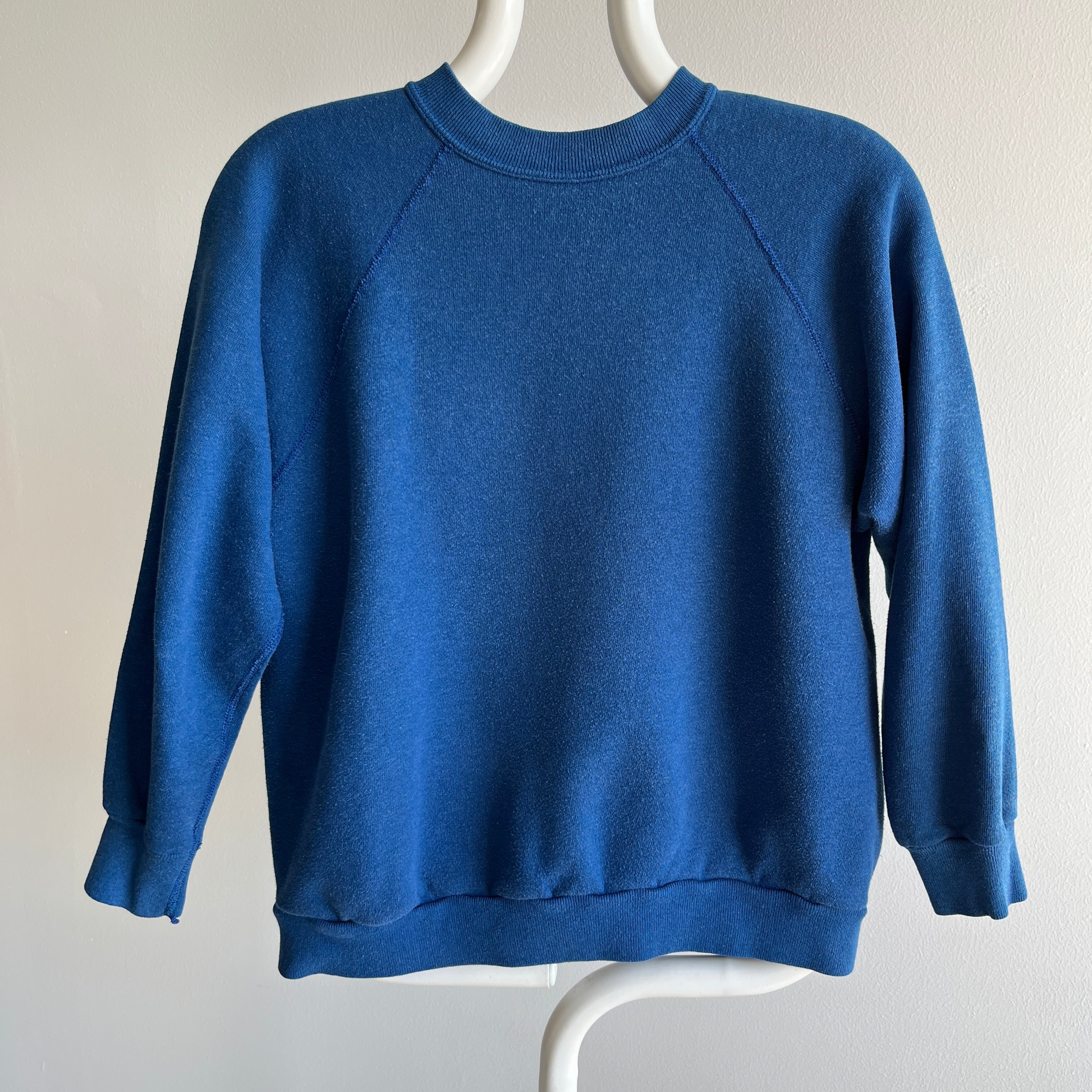 1970/80s Blank Blue Raglan - Great Shorter Fit