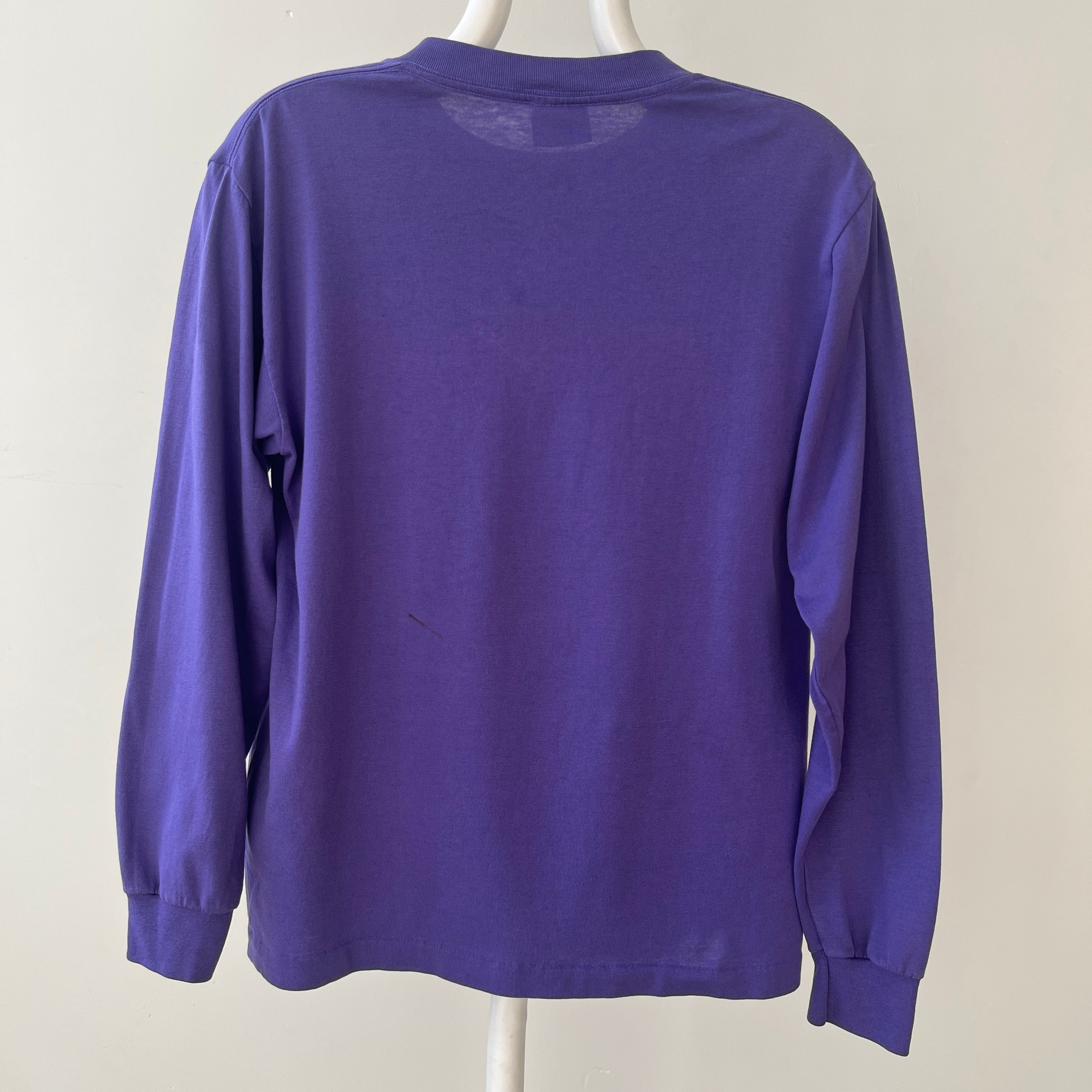 T-shirt teinté de peinture noire vierge des années 00