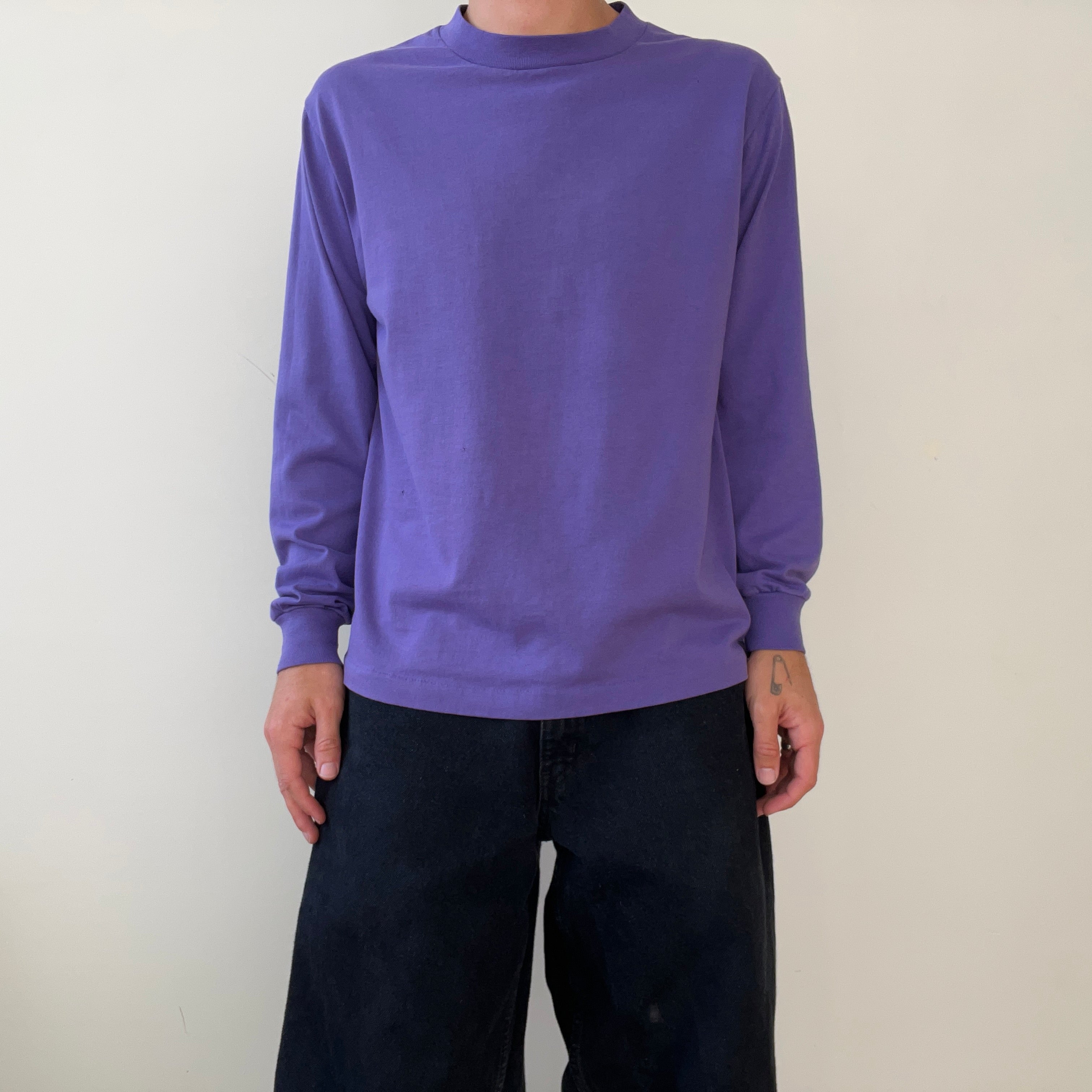 T-shirt teinté de peinture noire vierge des années 00