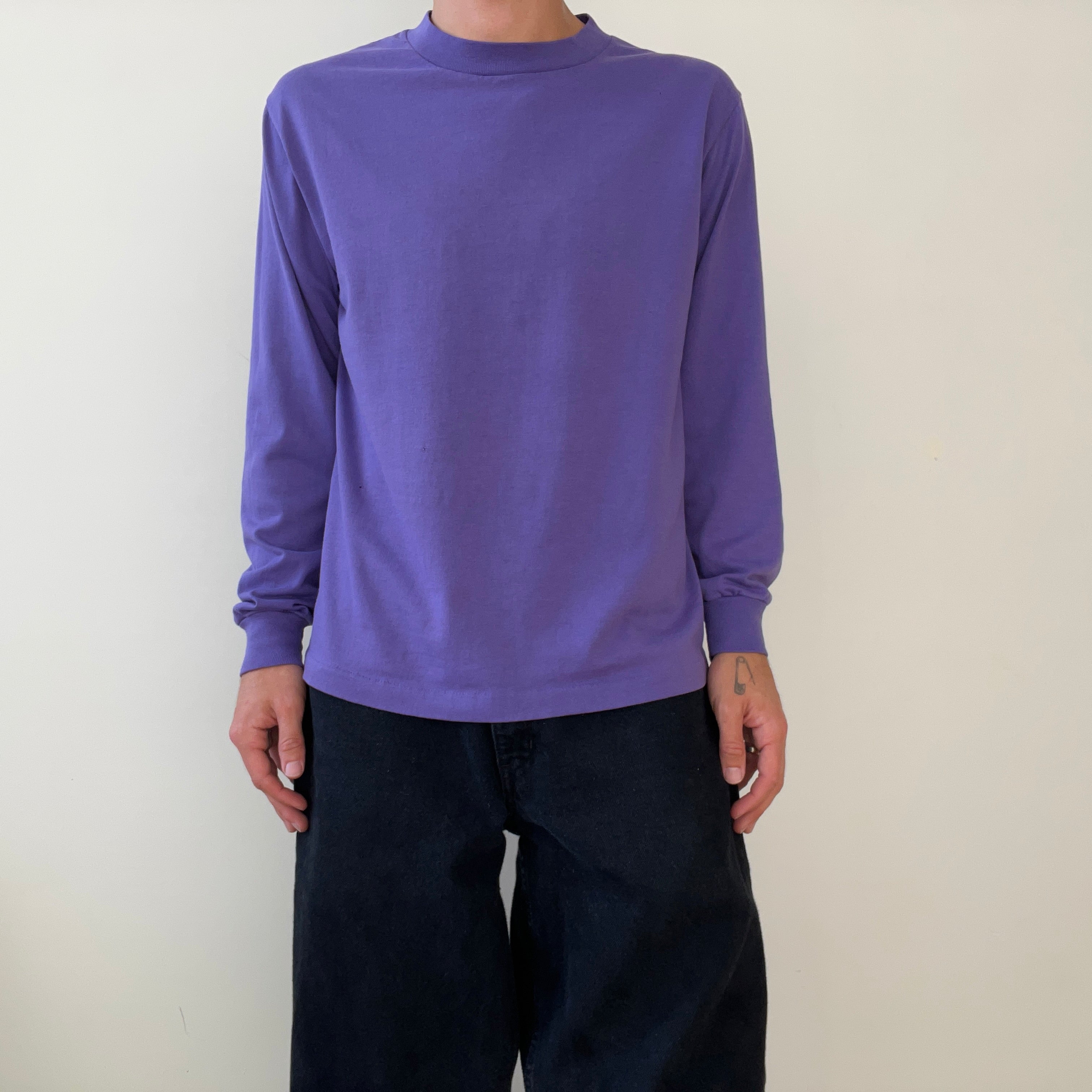 T-shirt teinté de peinture noire vierge des années 00