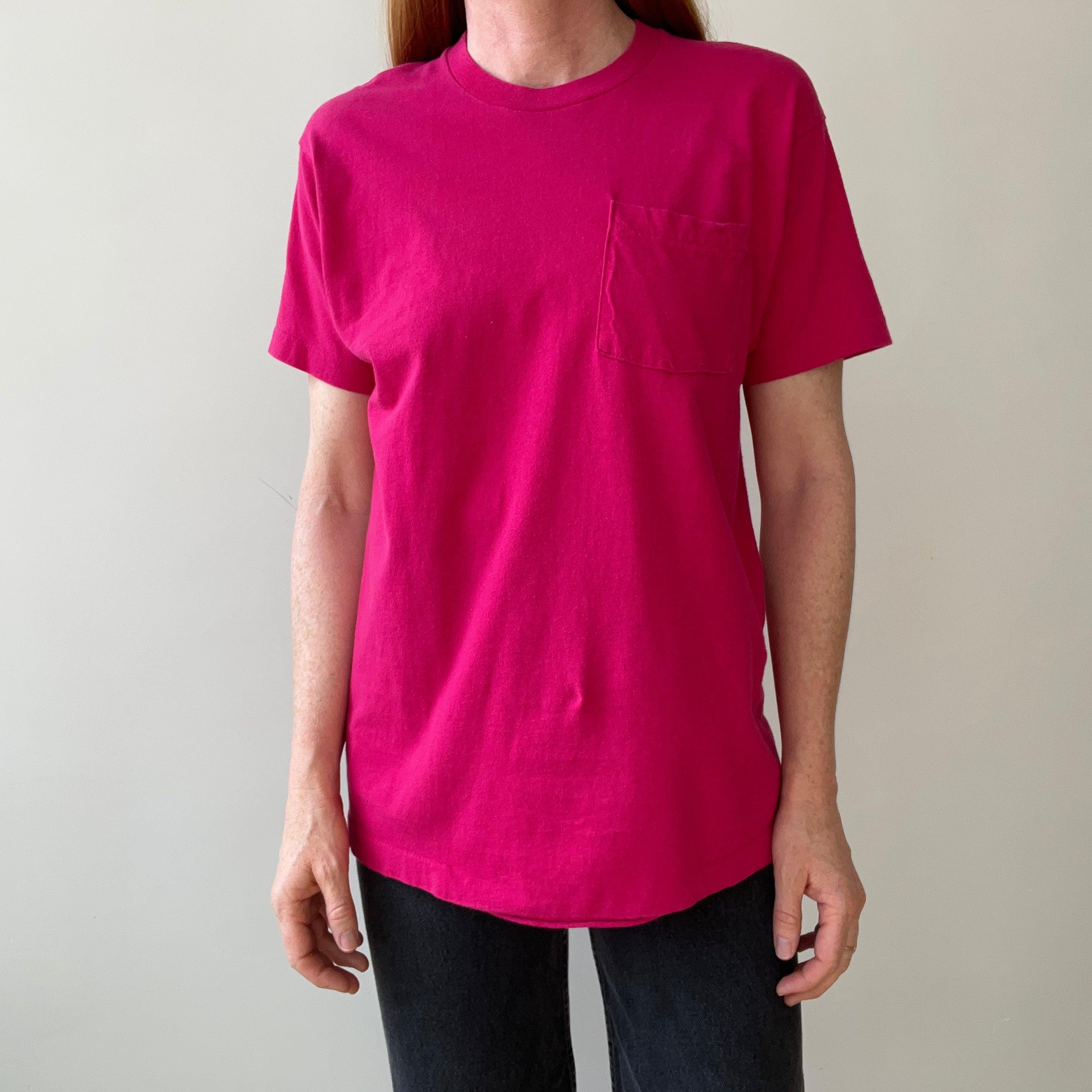 T-shirt teinté de peinture noire vierge des années 00