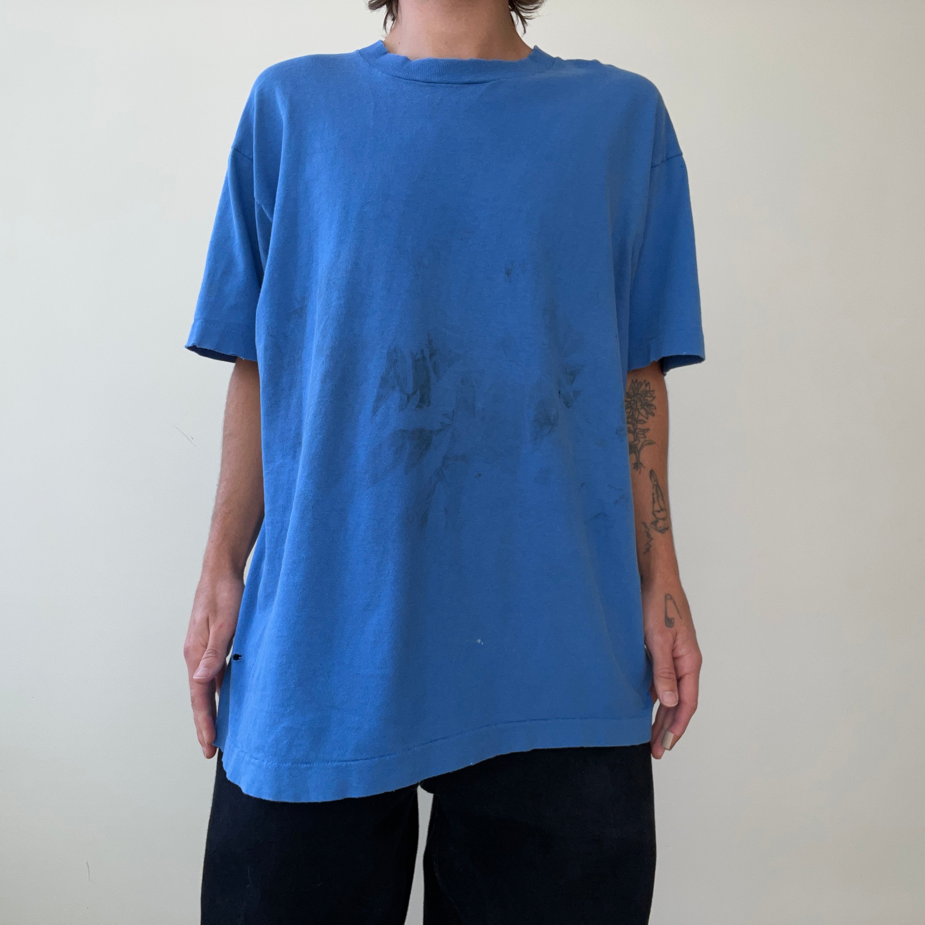 1980s/90s Thrashed Blank Blue Fruit Of The Loom T Shirt