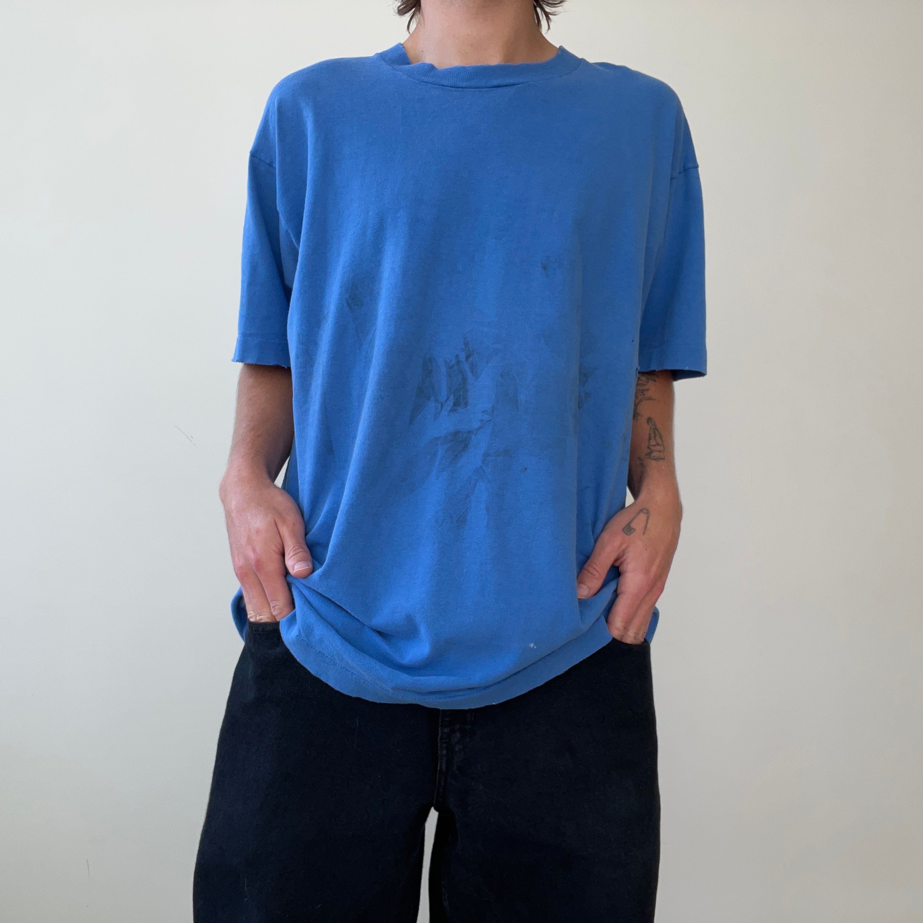 1980s/90s Thrashed Blank Blue Fruit Of The Loom T Shirt