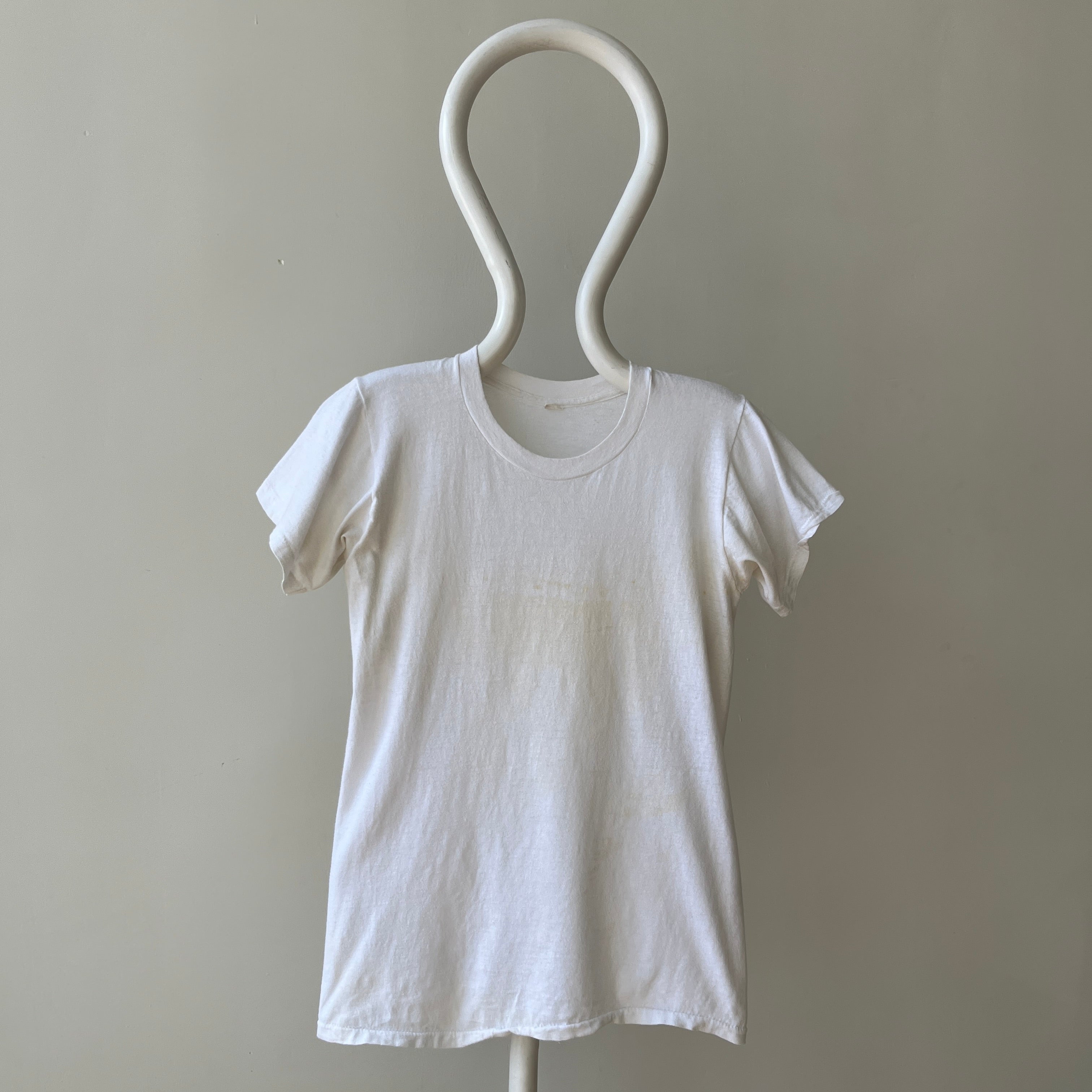 T-shirt teinté de peinture noire vierge des années 00