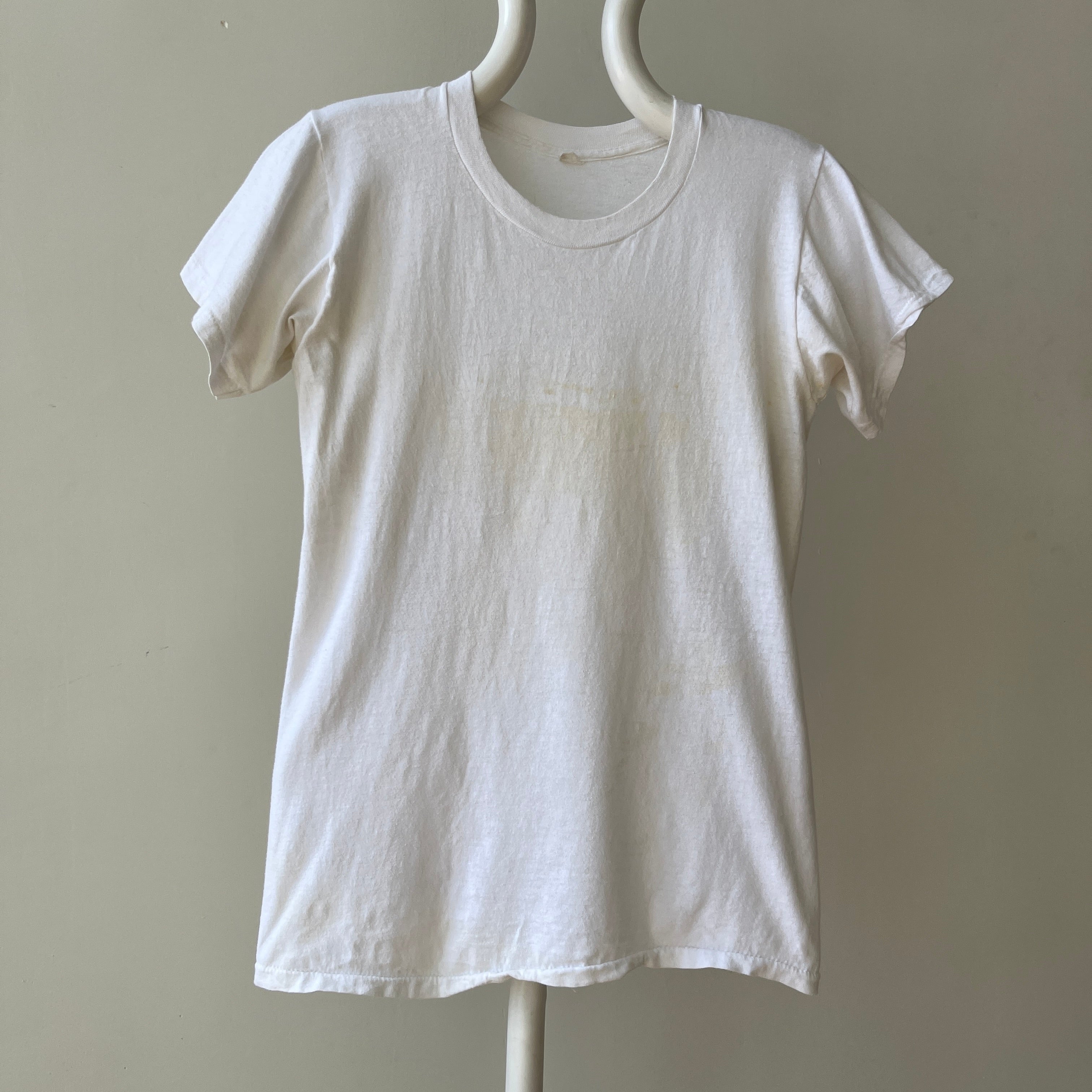 T-shirt teinté de peinture noire vierge des années 00